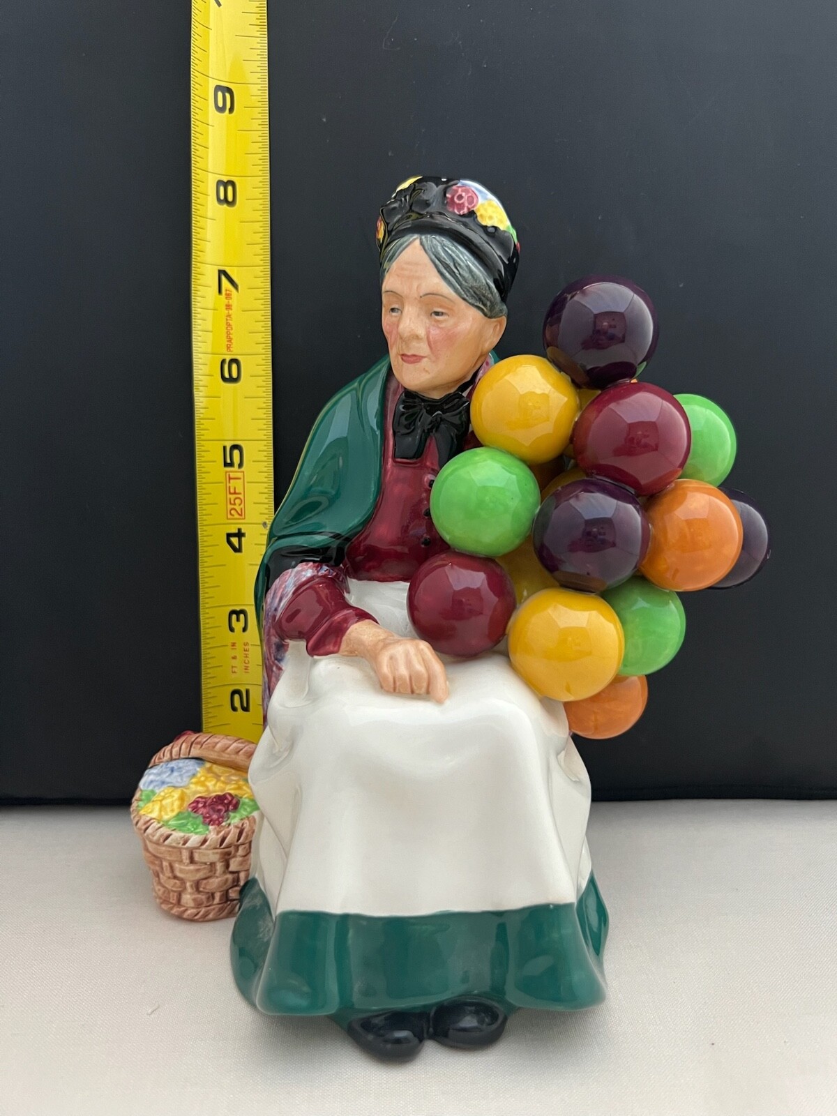 Royal Doulton The Old Balloon Seller HN1315 Porcelain Figurine 7 1/2”