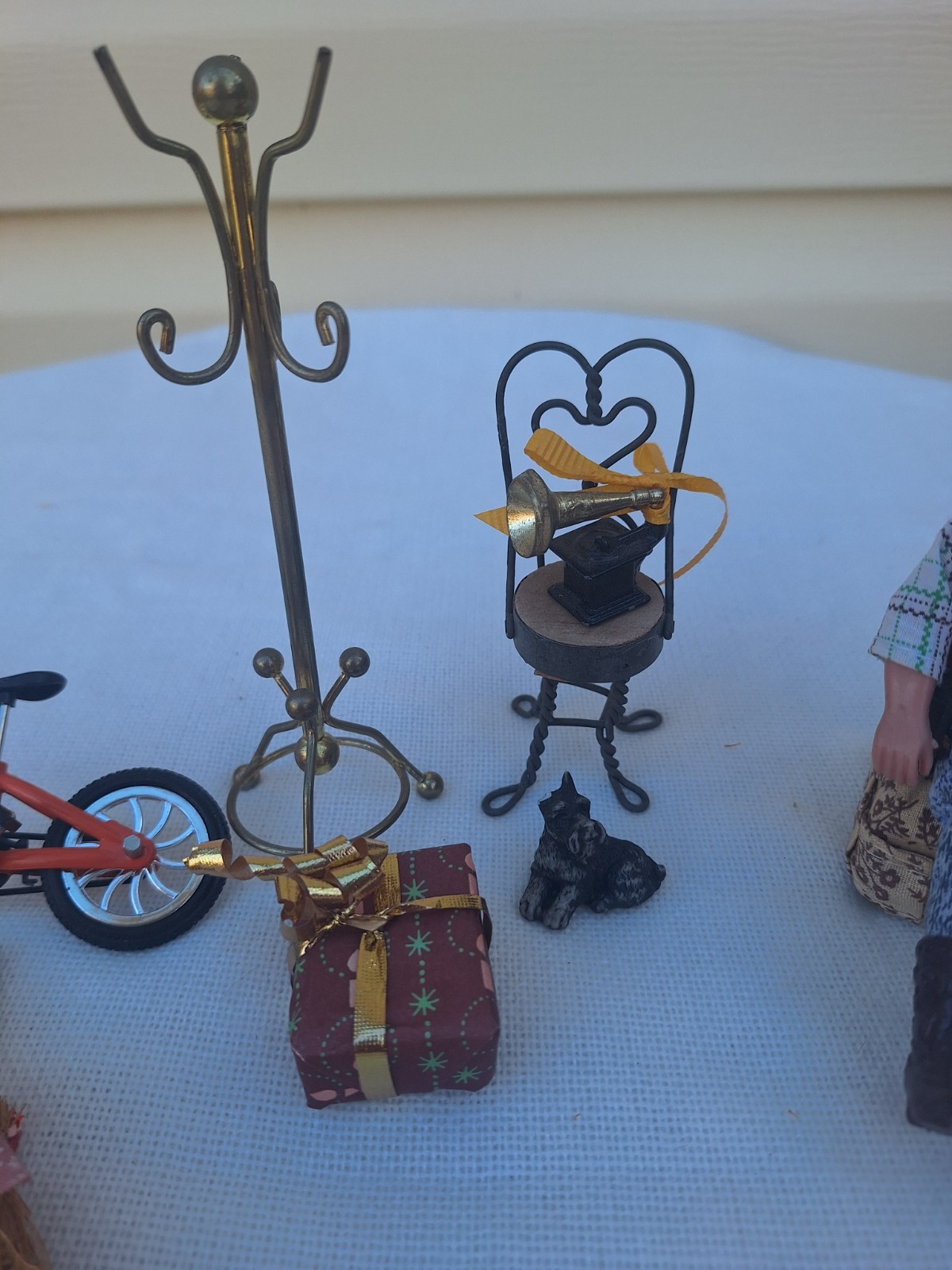 Warm Vintage Miniature Set – Mixed Materials – Charming & Detailed