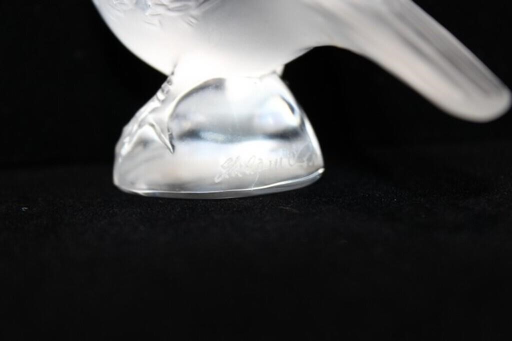 Lalique Crystal Singing Robin Figurine, Signed 3″x3″x1.75″