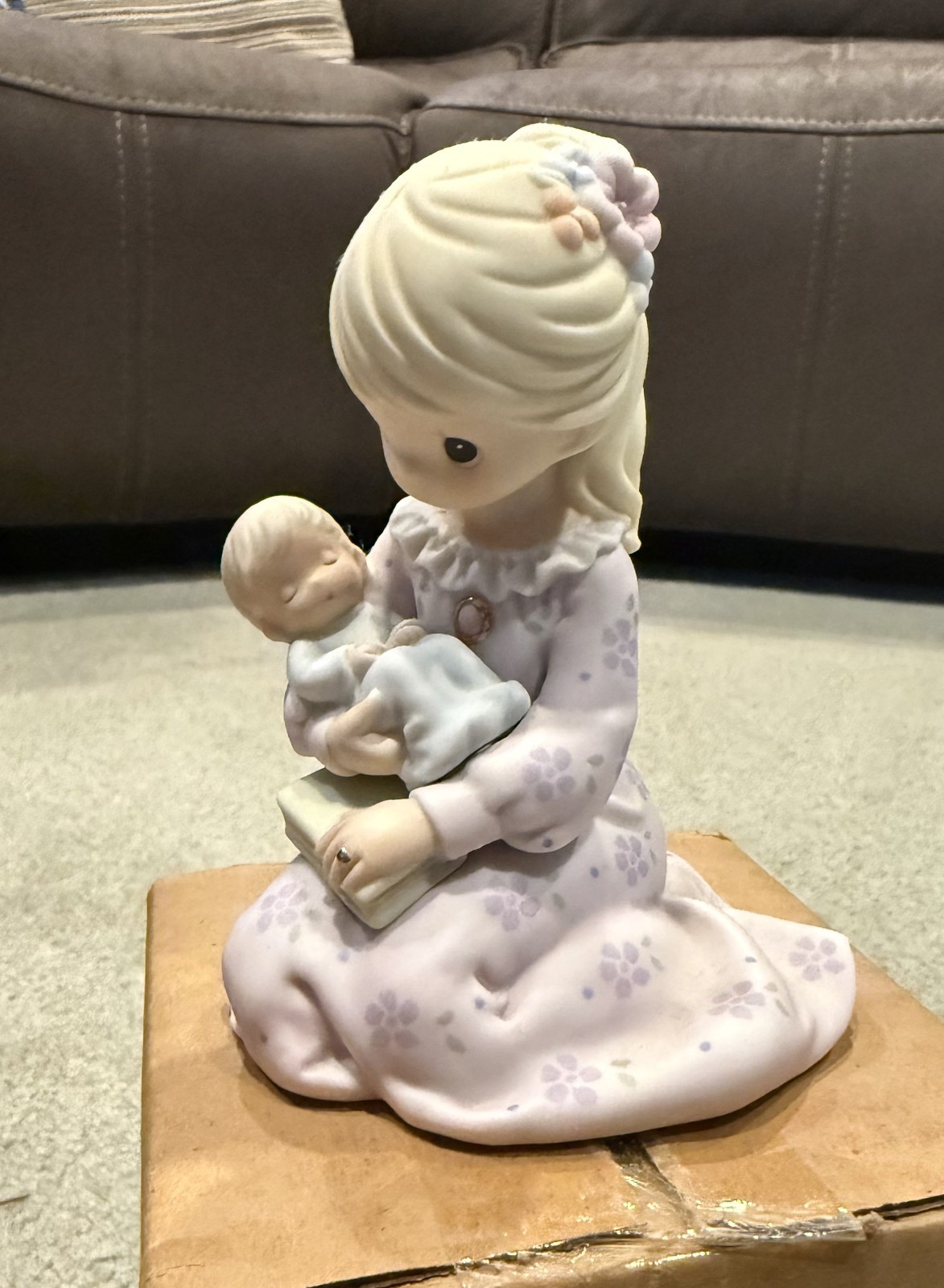 Precious Moments Figurine 2001 A Mother’s Love Is From Above #104311