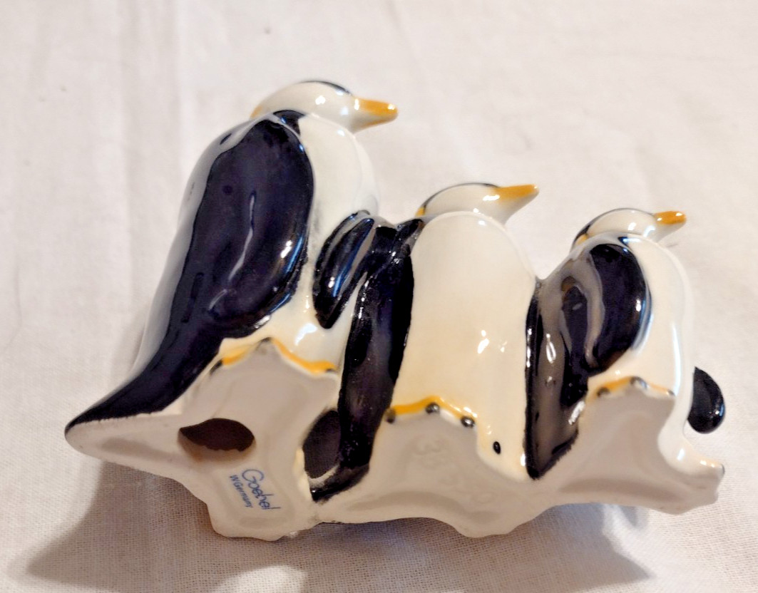 GOEBEL PORCELAIN FAMILY OF 3 PENGUINS W. GERMANY 38550 3 INCHES TALL