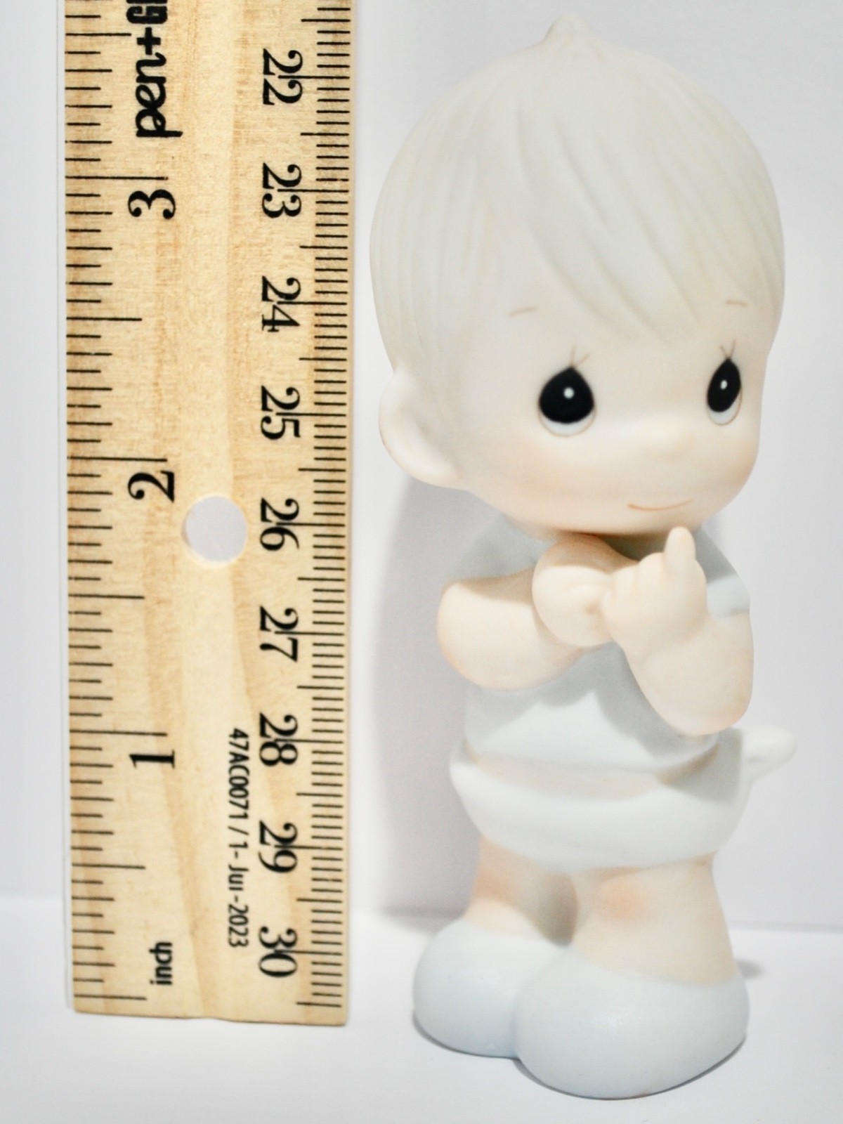 Precious Moments Little Blonde Boy In Diaper Figurine 3.75” E-2852/A New in Box