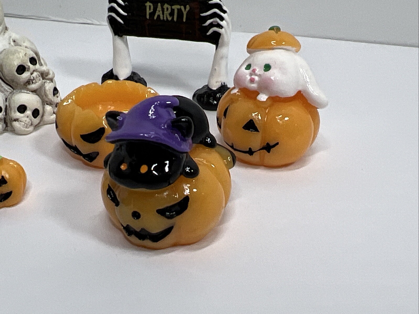 Halloween Miniatures Lot of 6 Tiny Figures Dollhouse Cake Topper Decorative New