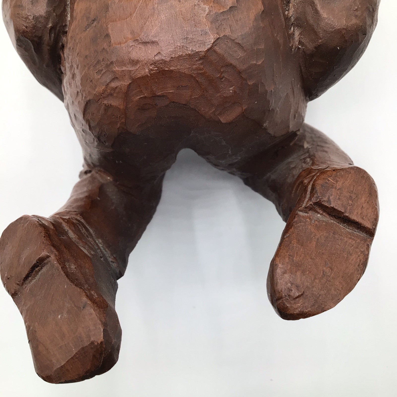 Red Mill Somerville Pecan Shell Resin Kneeling Boy In Overalls