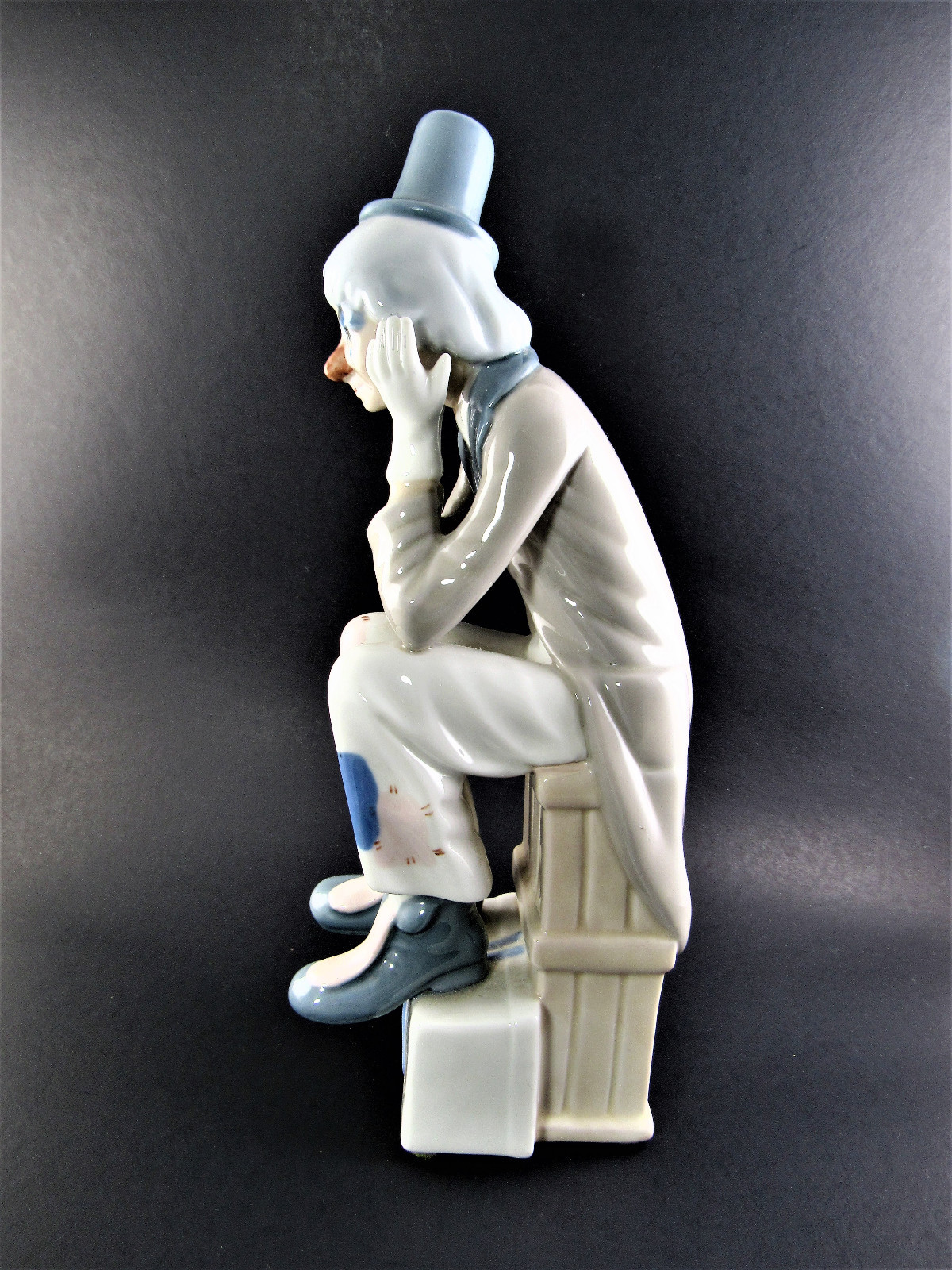 VINTAGE CASADES PORCELAIN CLOWN FIGURINE 10 1/2″ TALL MADE IN SPAIN (LE)