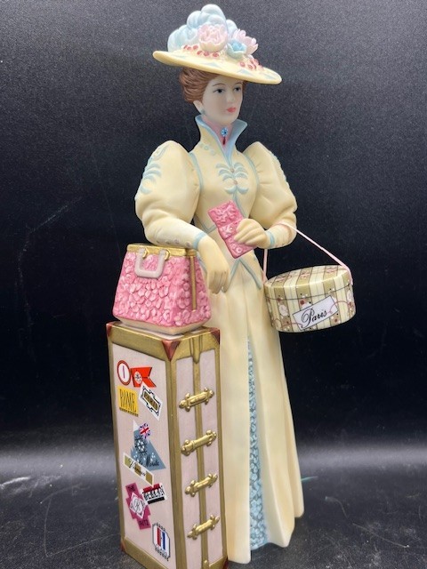 2002 Avon Mrs. Albee Award President’s Club Figurine 10″ Tall Very Good Cond.
