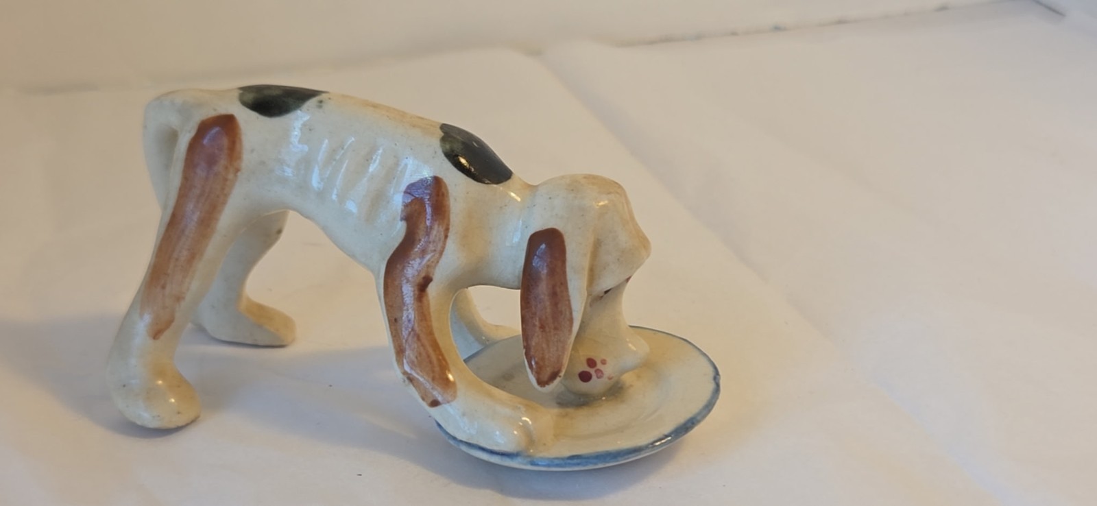 VTG Ceramic Bloodhound Hound Dog Licking Plate Figurine Hand Painted JAPAN