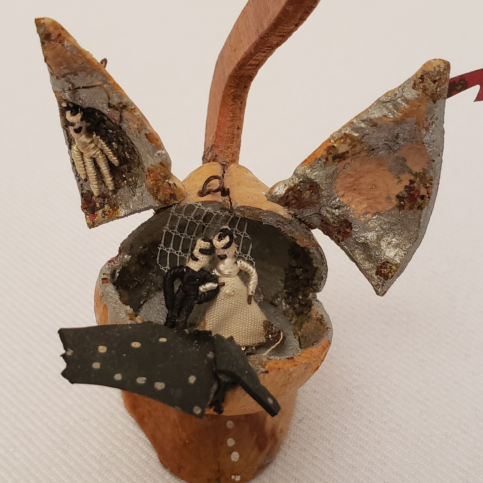 RARE Vtg bird nut Diorama Wedding Scene Bride & Groom MEXICO Outsider Folk Art