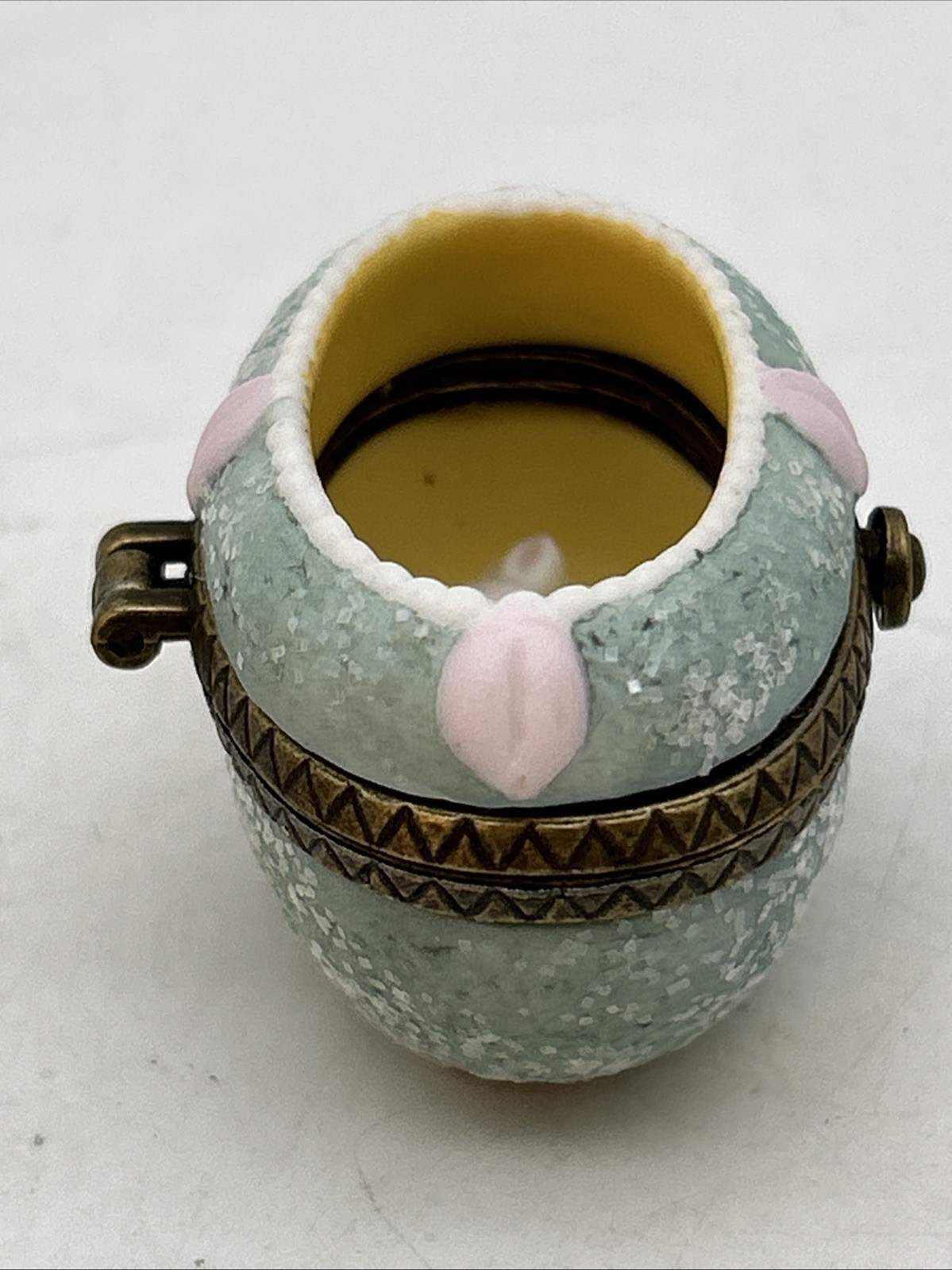 Vtg 1-3/4” Porcelain Easter Bunny Hinged Box Egg Shadow Box Decor