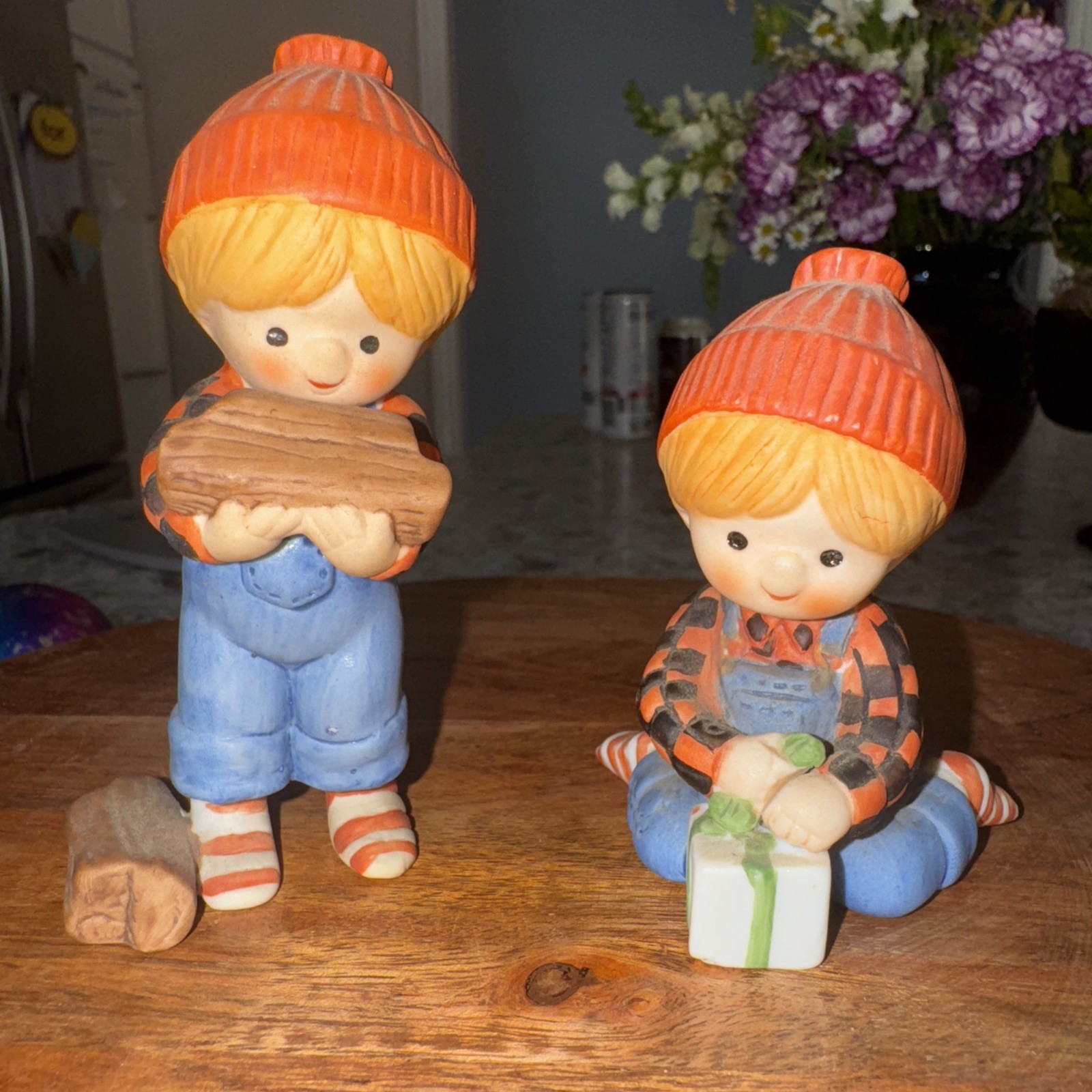 Vintage 1980 Enesco Country Cousins Katie Figurines, Logs & Present EUC
