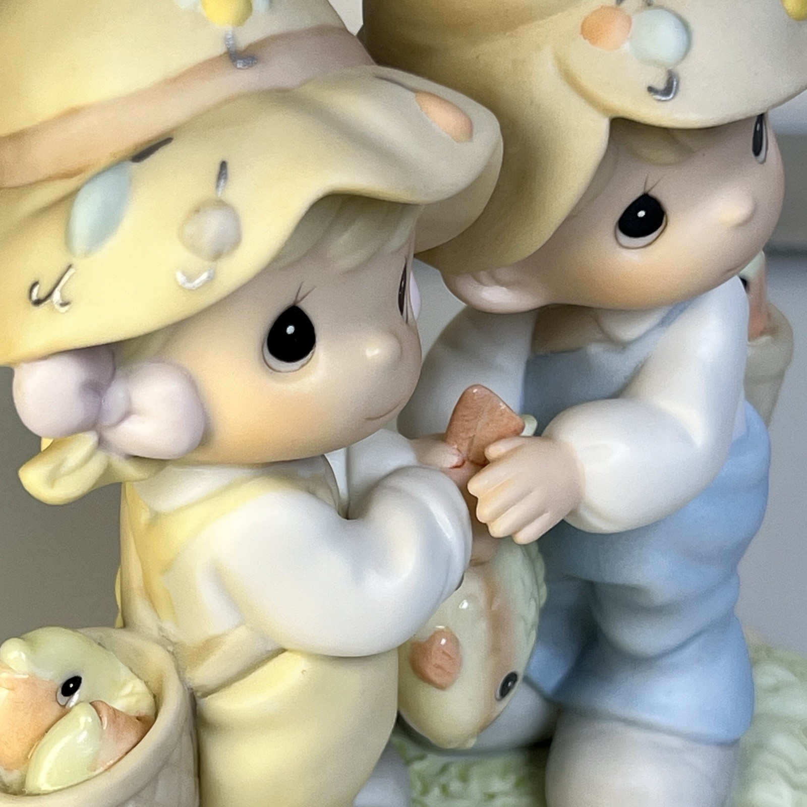 Precious Moments “O-Fish-Aly Friends for a Lifetime” porcelain figurine Mint Box