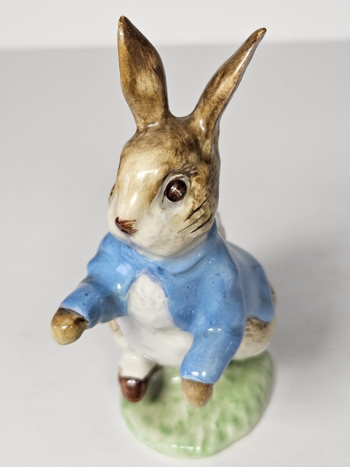 Beatrix Potter Beswick Figurine Peter Rabbit short base GOLD backstamp 1980