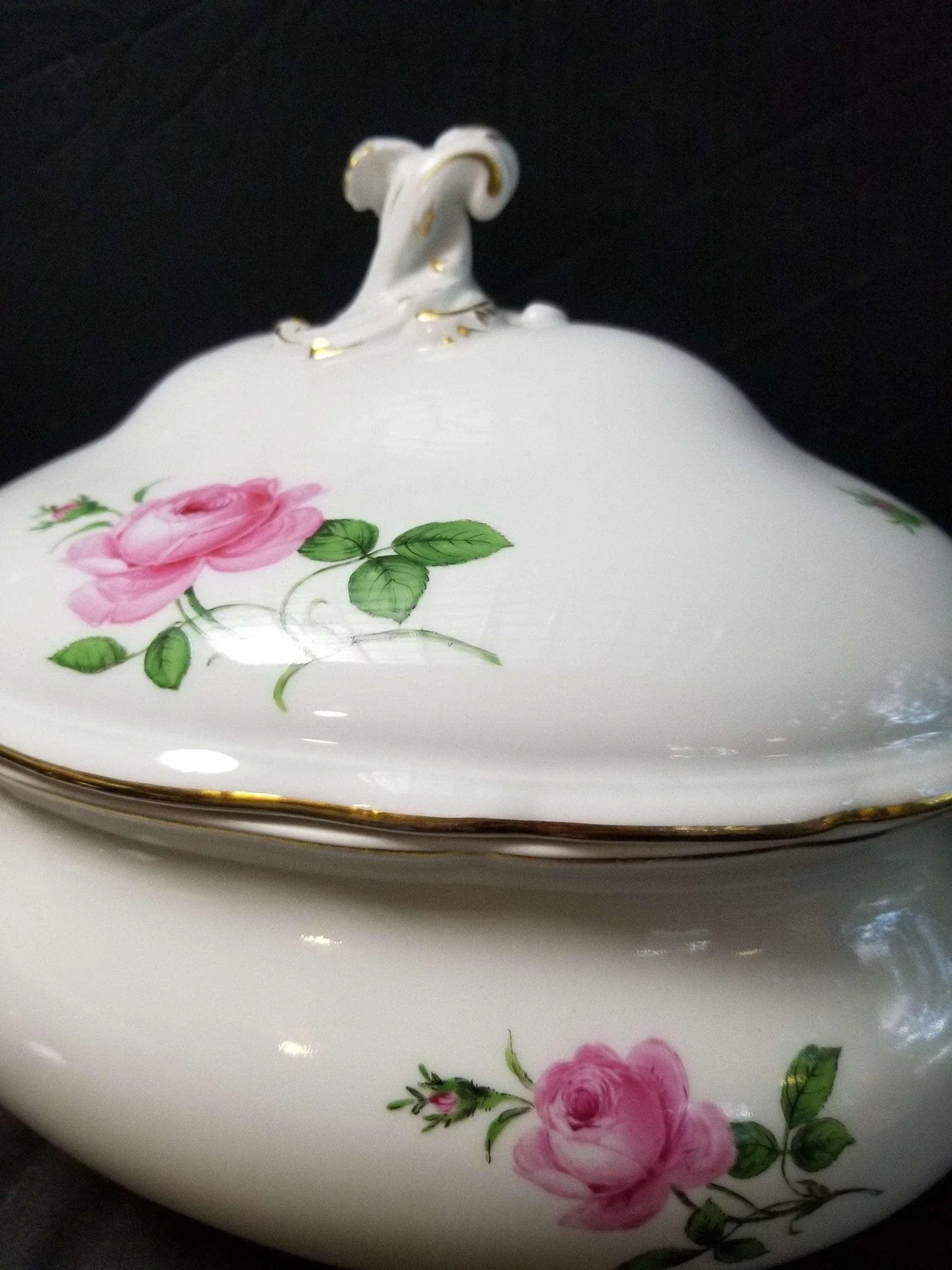 Meissen Rose Pink Gold Rimmed Large Oval Tureen 14.75″ x 11″ tall