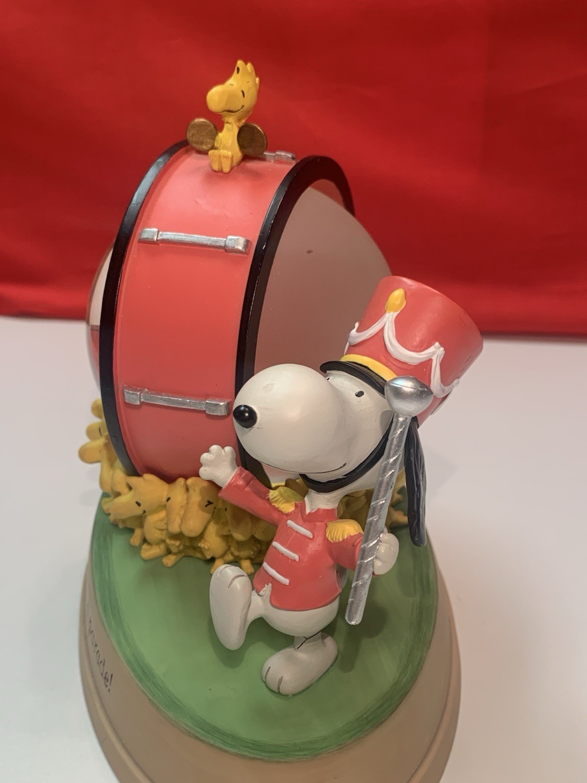 Hallmark Peanuts Gallery Water Globe Celebrate-Life’s A Parade! Snoopy Woodstock