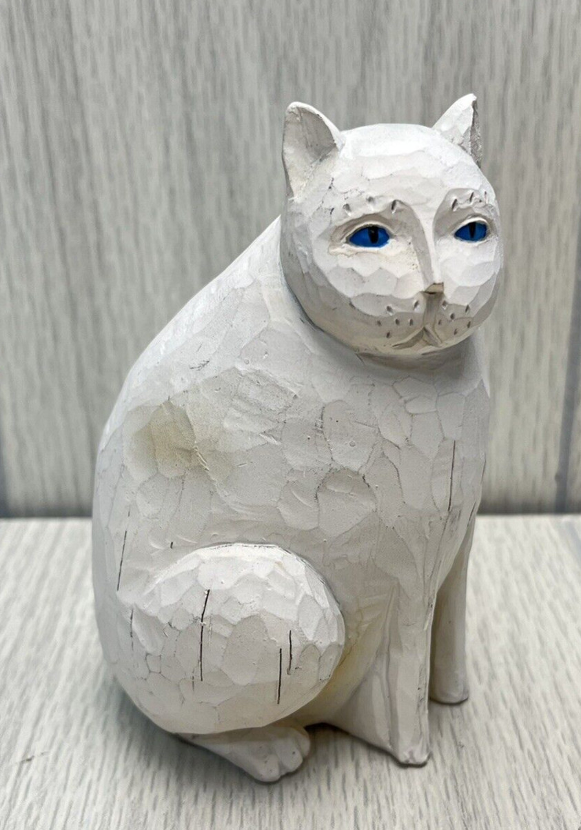 Cat Kitty Blue Eyes Figure Decor White Cat Sitting READ