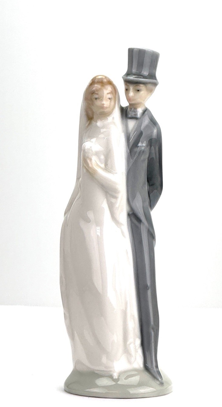 Nao by Lladro Bride & Groom Couple Figurine Porcelain Wedding Cake Topper