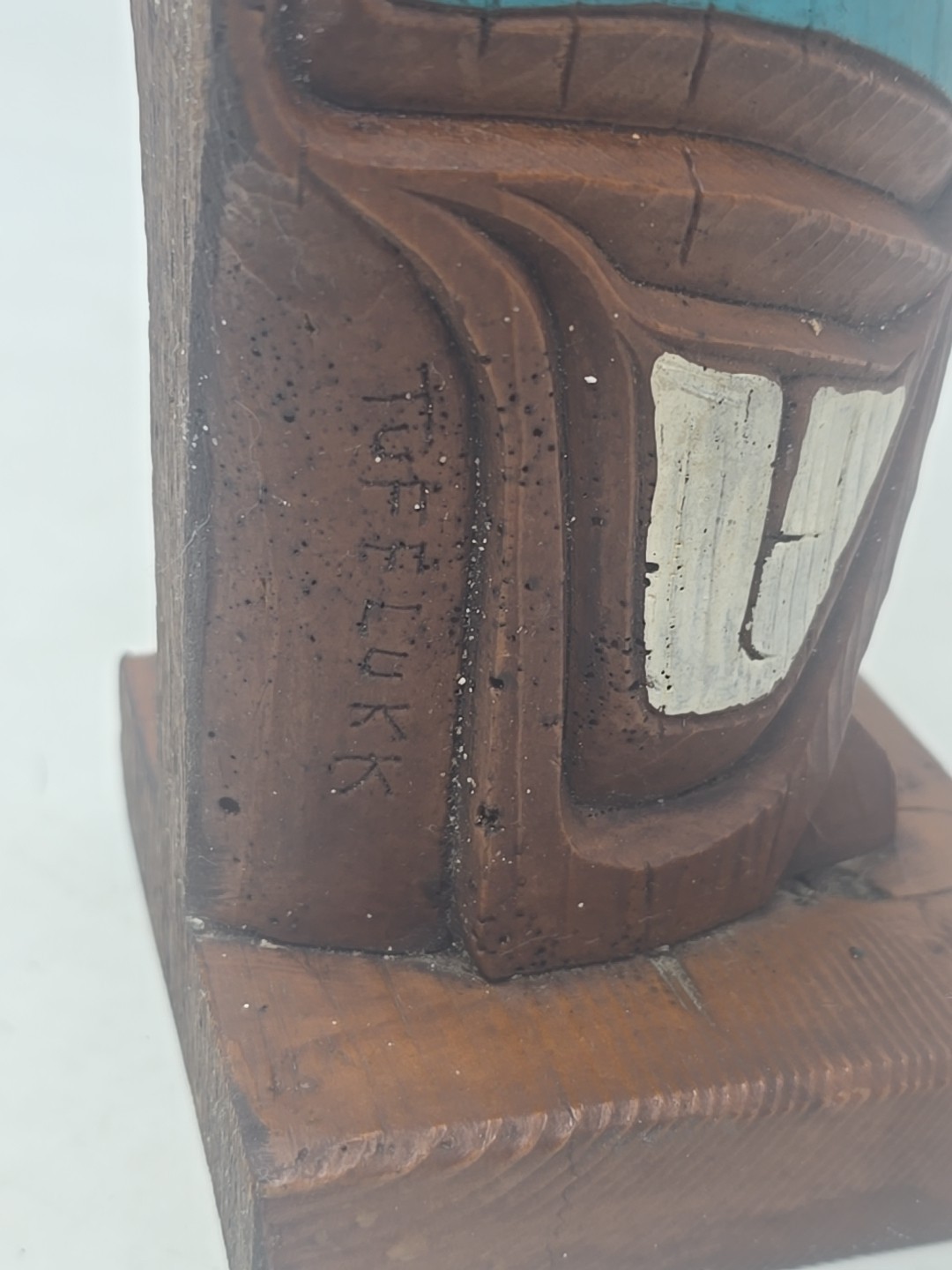 Tufflukk Alaska Wooden Look Totem Pole 8.5 inches Red Teal White