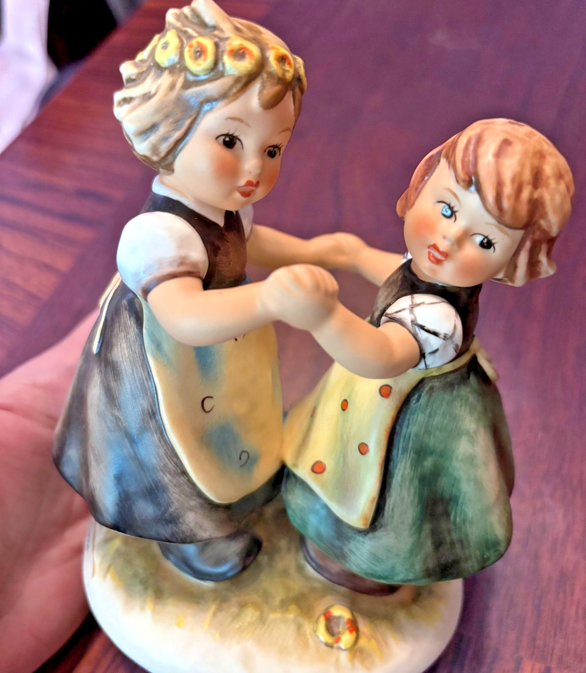 Vintage Goebel Hummel Figurine SPRING DANCE 353/0 TMK5 West Germany 5.75″ LNGC