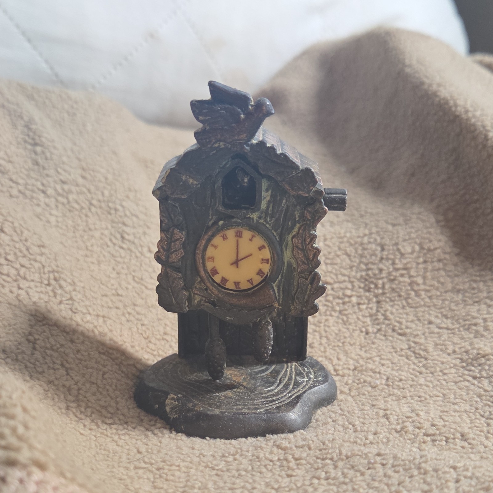 Durham Industries 1977 Mini Cuckoo Clock Figurine, Cast Metal Black/Gold 3D