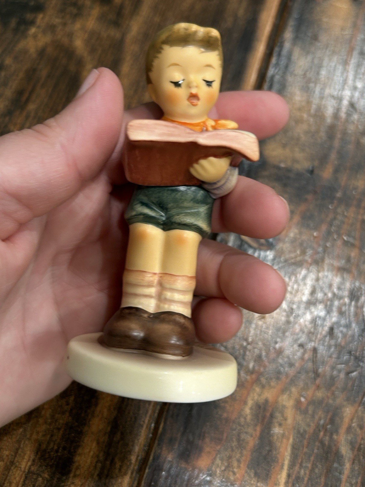VINTAGE CUTE GOEBEL LITTLE BOY READING #2087/B HUMMEL FIGURE WITH FREE SHIPPING