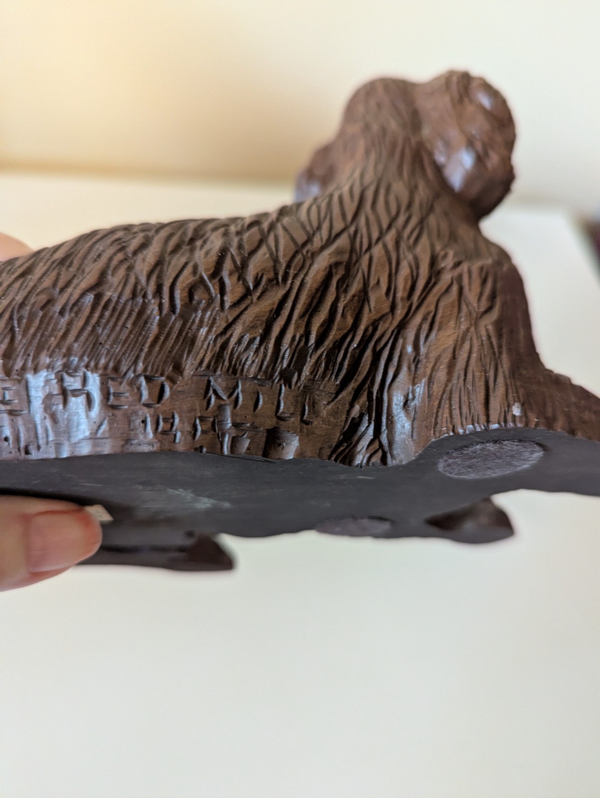 Vintage Red Mill Crushed Pecan Shells /Resin “Irish Setter” 9.50″Wx4.50″T Used