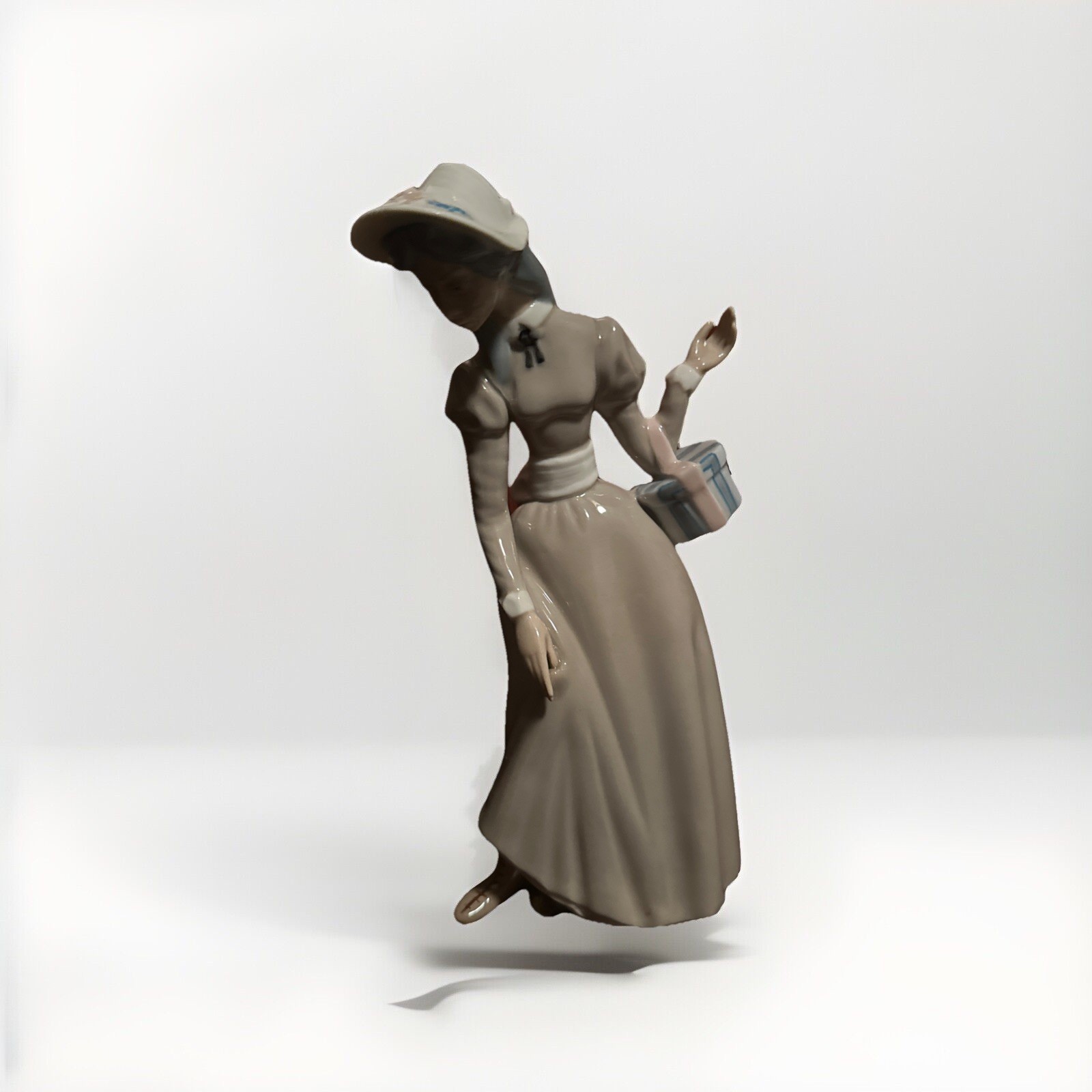 “CASCADES” Porcelanas LADY FIGURINE Made In Spain. 10 1/2”H. Blue & White Tan