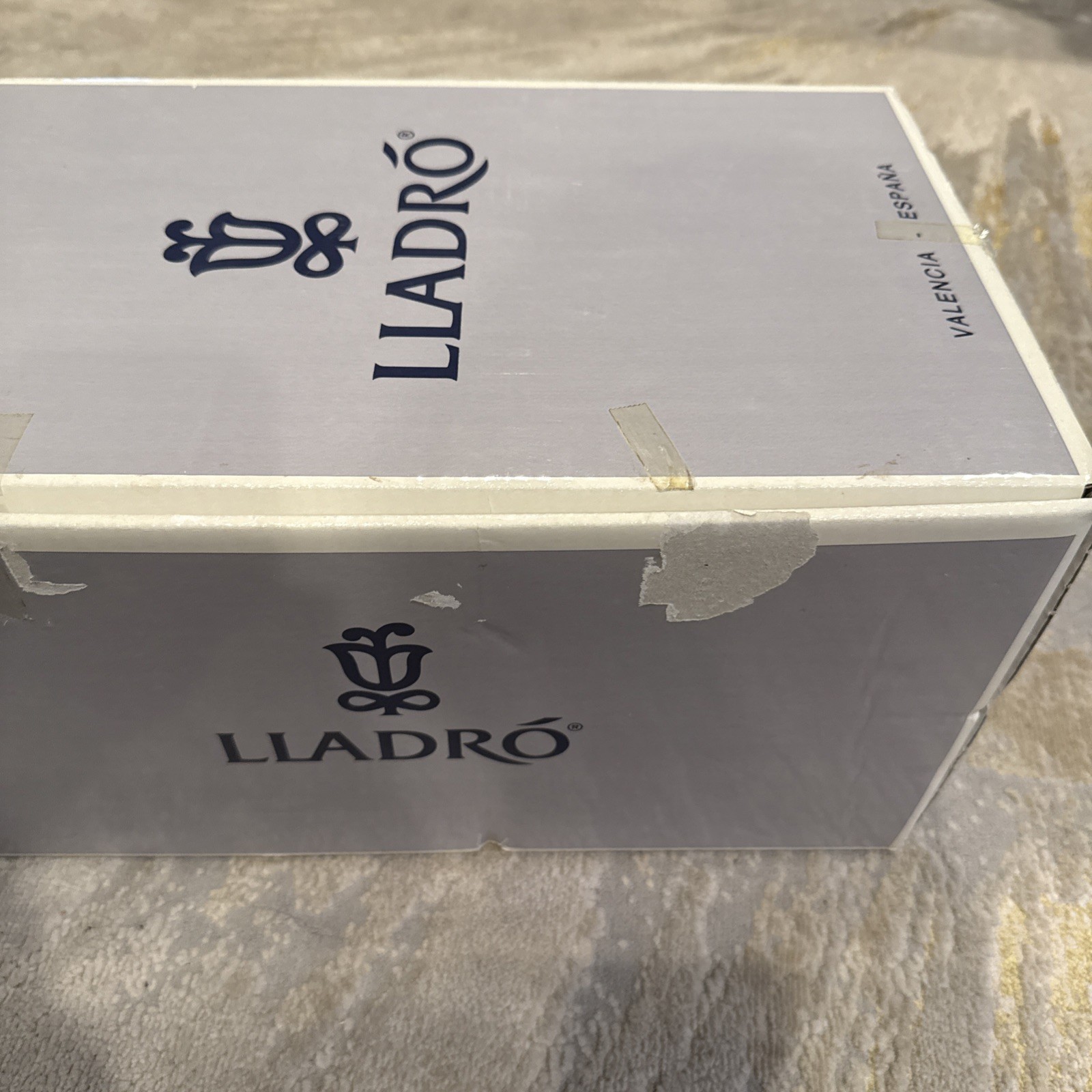 Lladro “Sweet Verses” Delicados Versos 06448 in Original box Excellent Shape