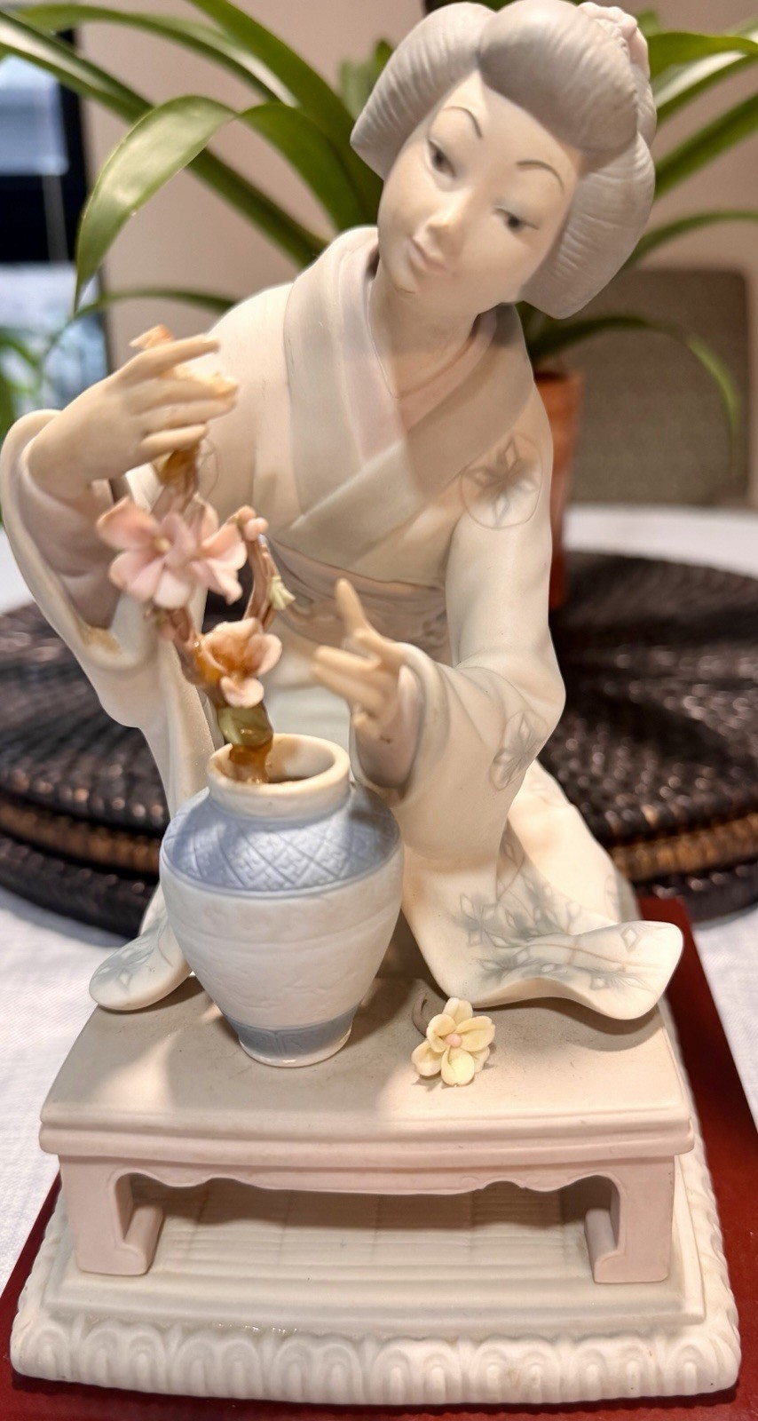 Lladro MCM #4840 Japanese Decorating Figurine Geisha Flower Rare Matte Finish