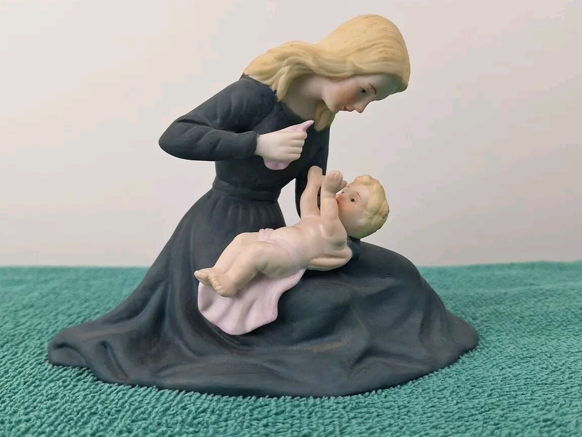 Sanmyro Taiwan Collection Mother and Baby Porcelain Figurine Blue & White 5″x6″