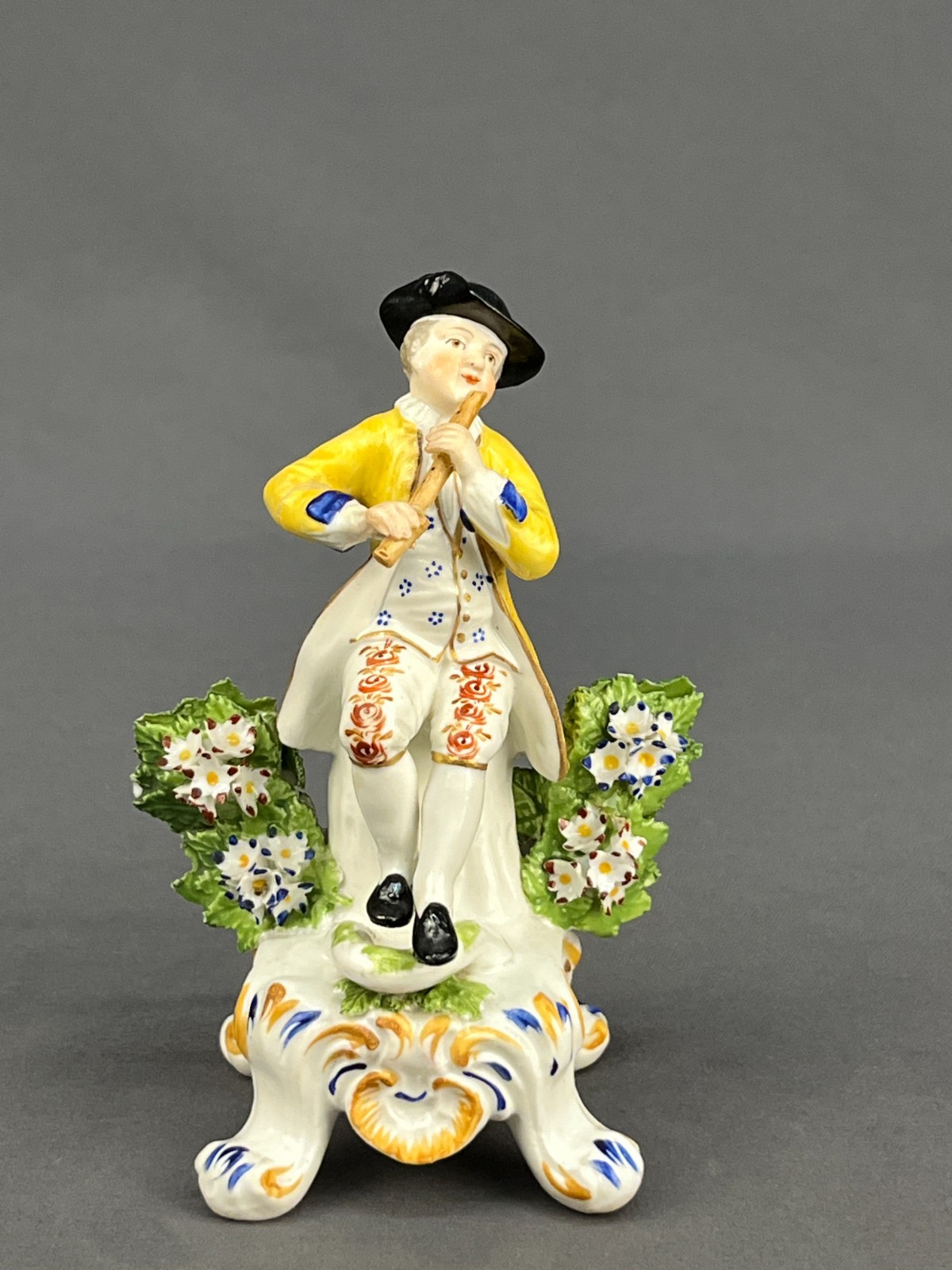 Late 19th C. Samson / Chelsea MUSICIAN Bocage 5 1/4″ Figurine