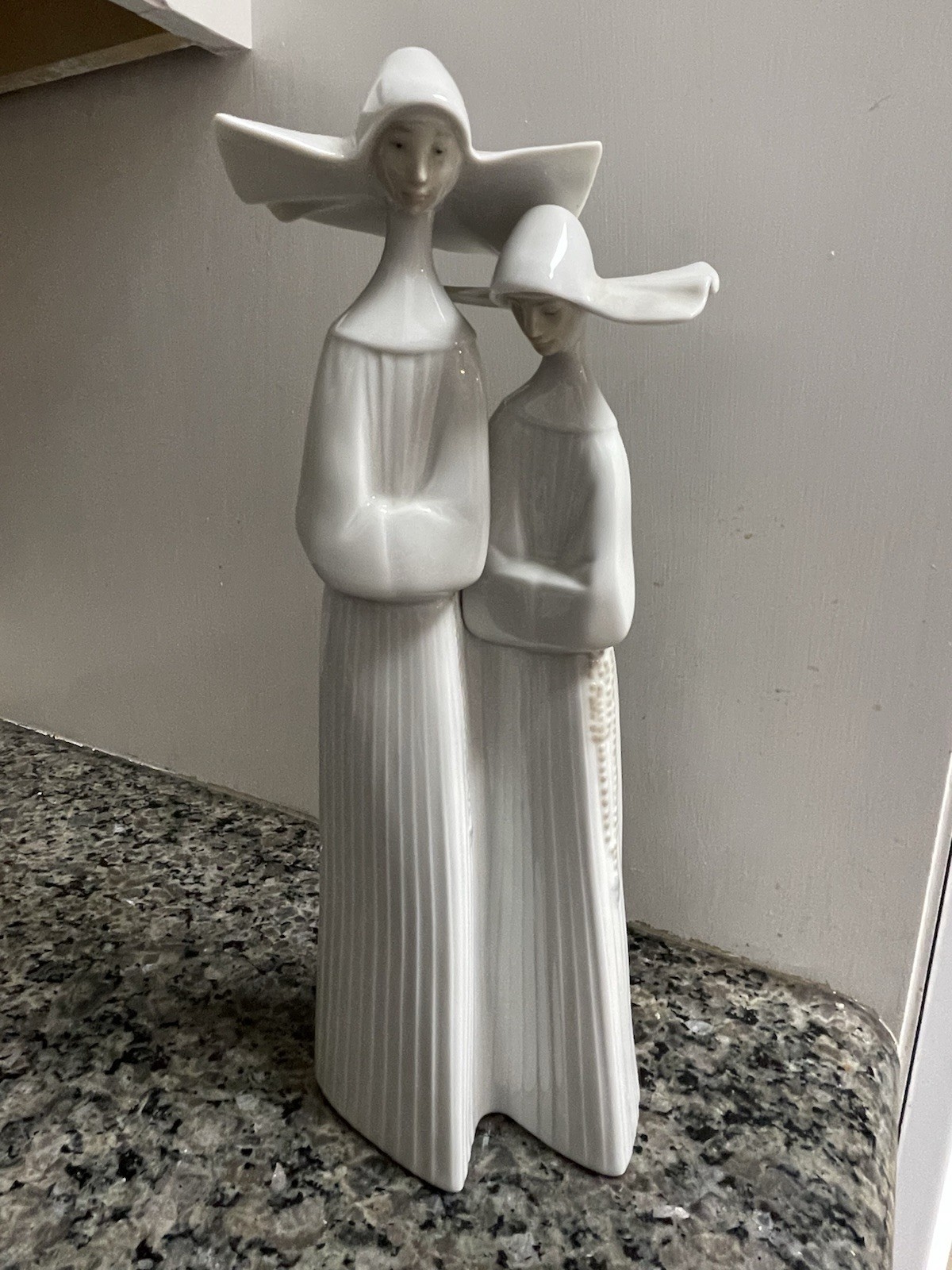 LLADRO #4611 Two Nuns in White – 13” Fulgencio Garcia 1970-2017 – EXCELLENT