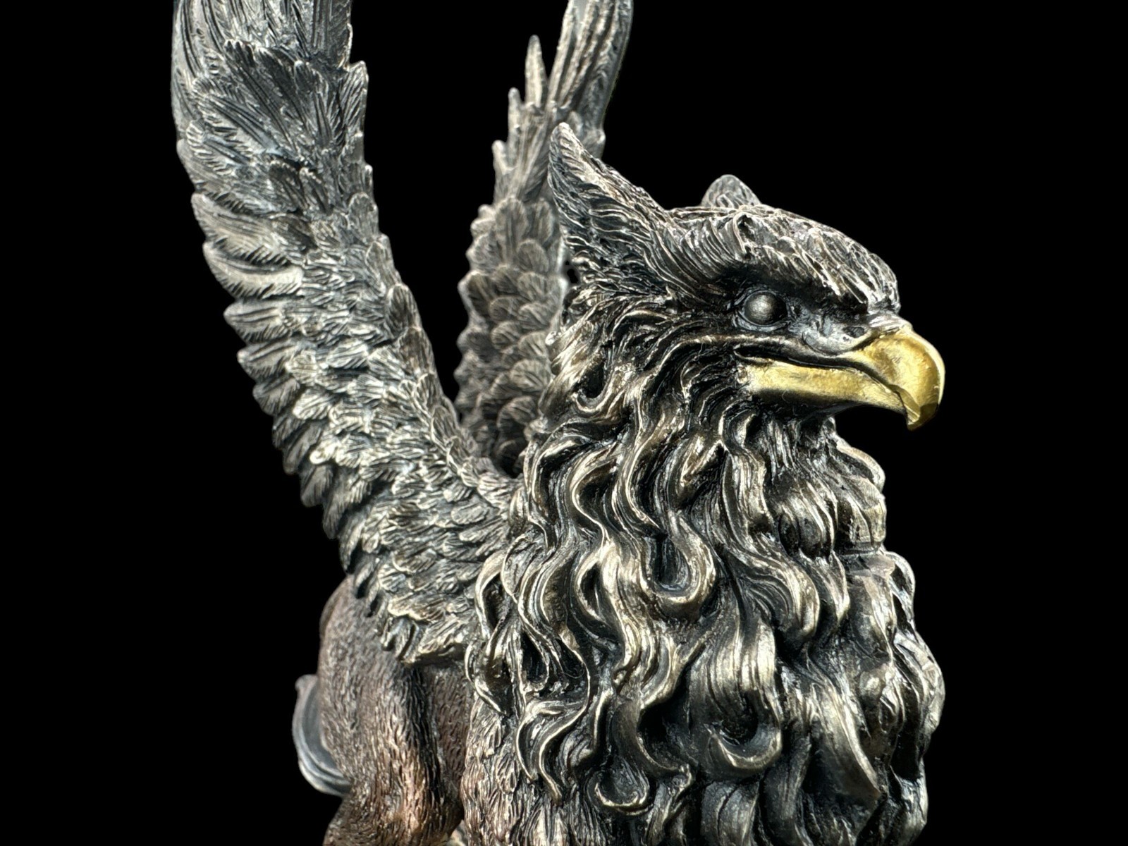 GRYF mythical animal symbolizing speed and courage VERONESE WU77695AP