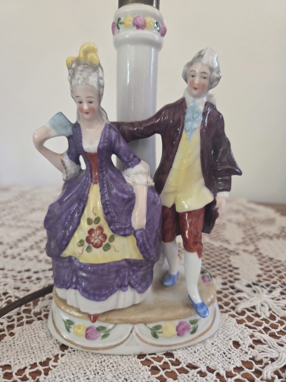 Antique figural table lamp 10″ Porcelain Victorian Man & Woman WORKS!!
