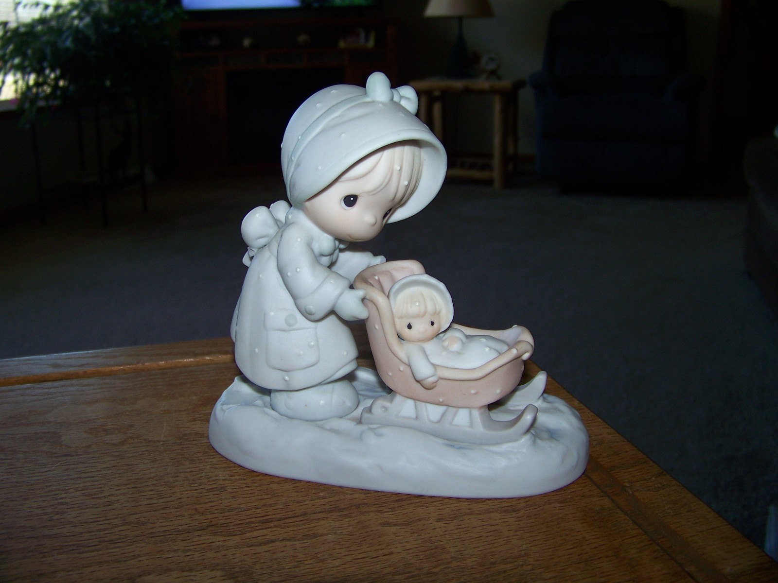 PRECIOUS MOMENTS 1987 #109983 JANUARY figurine Mother and Child Beautiful!
