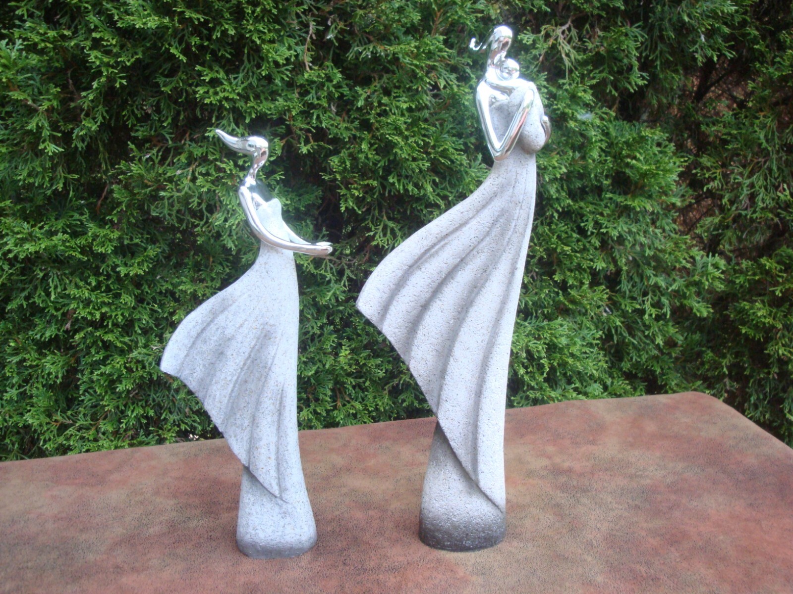 Ceramic 16-3/4″ Mother Holding Baby and Daughter Faceless Figurines