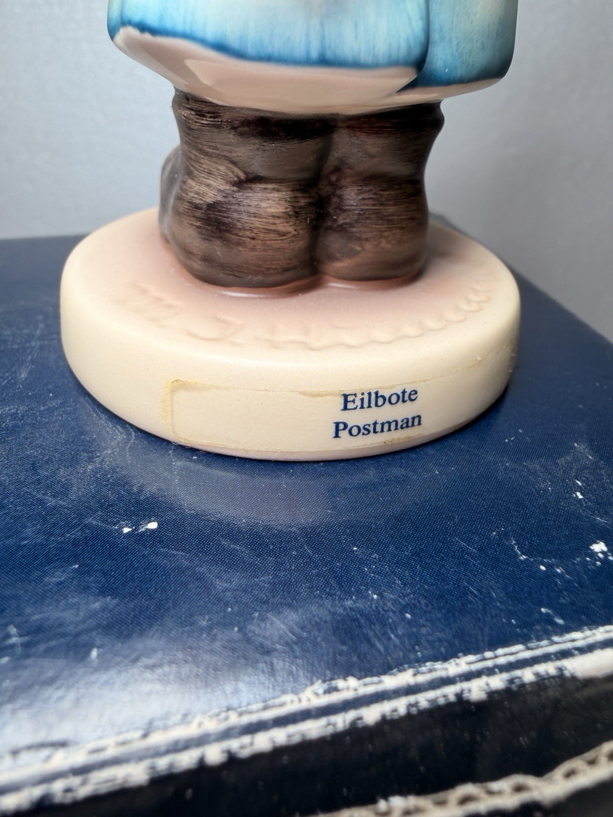 M.I. Hummel Postman Eilbote 199/0 Goebel Germany 1994 Figurine w/ Original Box