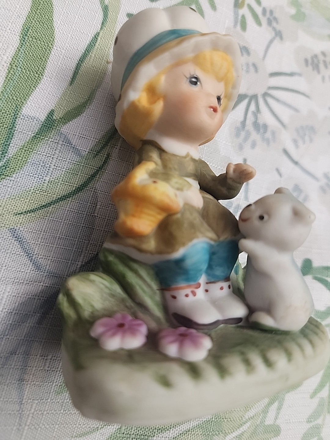 Vtg HOMCO Girl with Cat Figurine #1430 Taiwan – Girl w/Flower basket & Kitty Cat