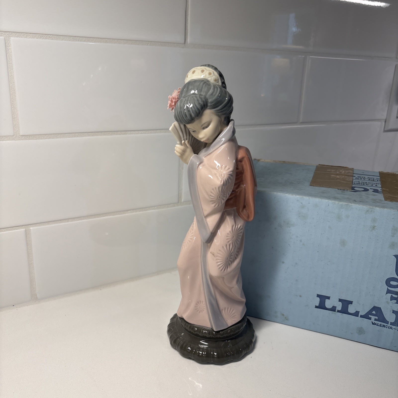 Lladro Timid Japanese Geisha Girl #4990 – Excellent Condition With Box