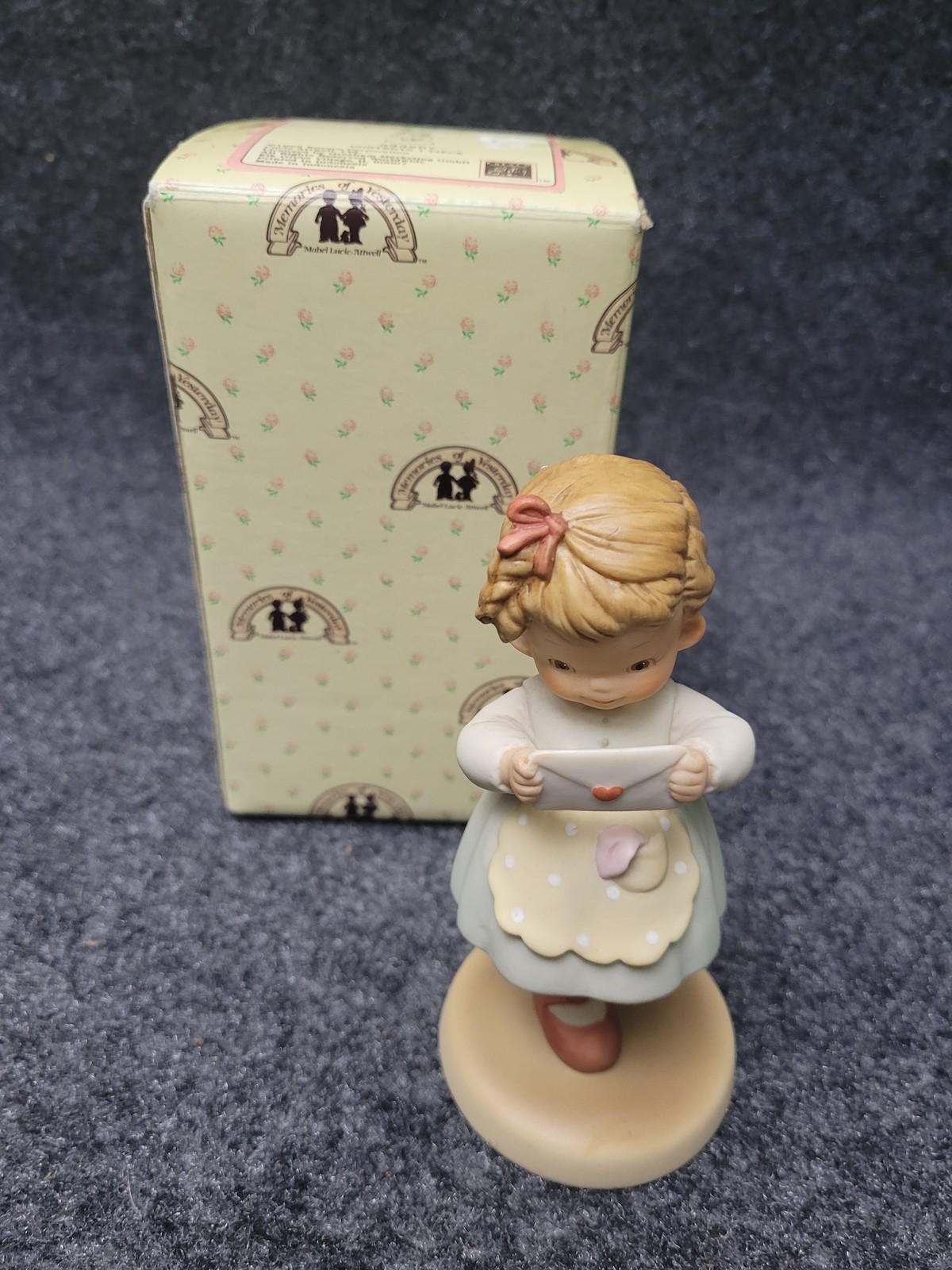 Vintage Memories of Yesterday Figurine He Hasn’t Forgotten Me Valentine Boxed 19