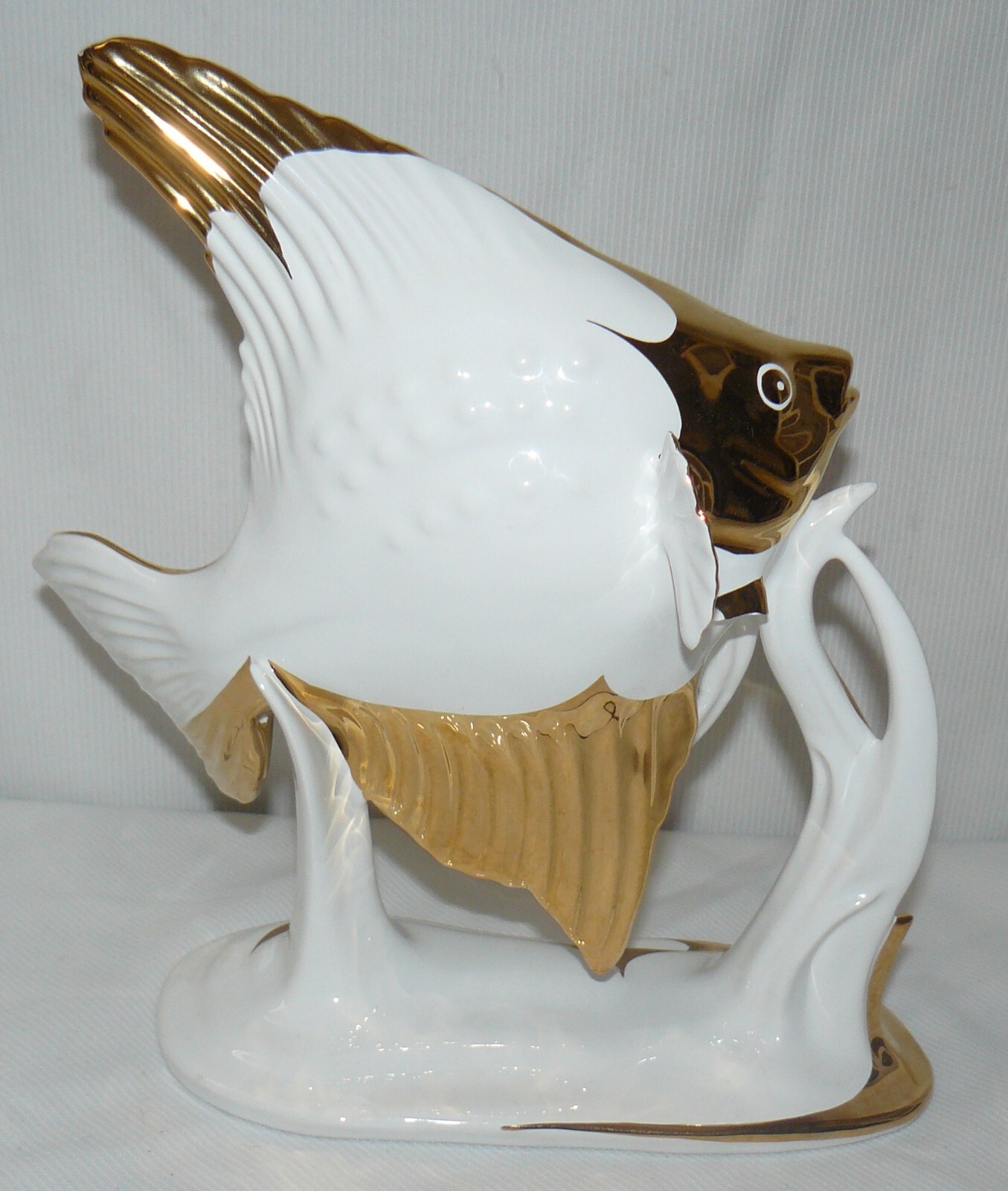 Porcelain Angel Fish Italy Statue 10×9″ W/ Flaw White 24k Gold Trim