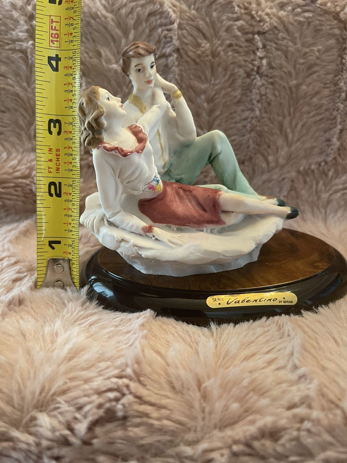 Serie VALENTINO by Miriam Vintage Figurine Young Lovers On Rock EUC!