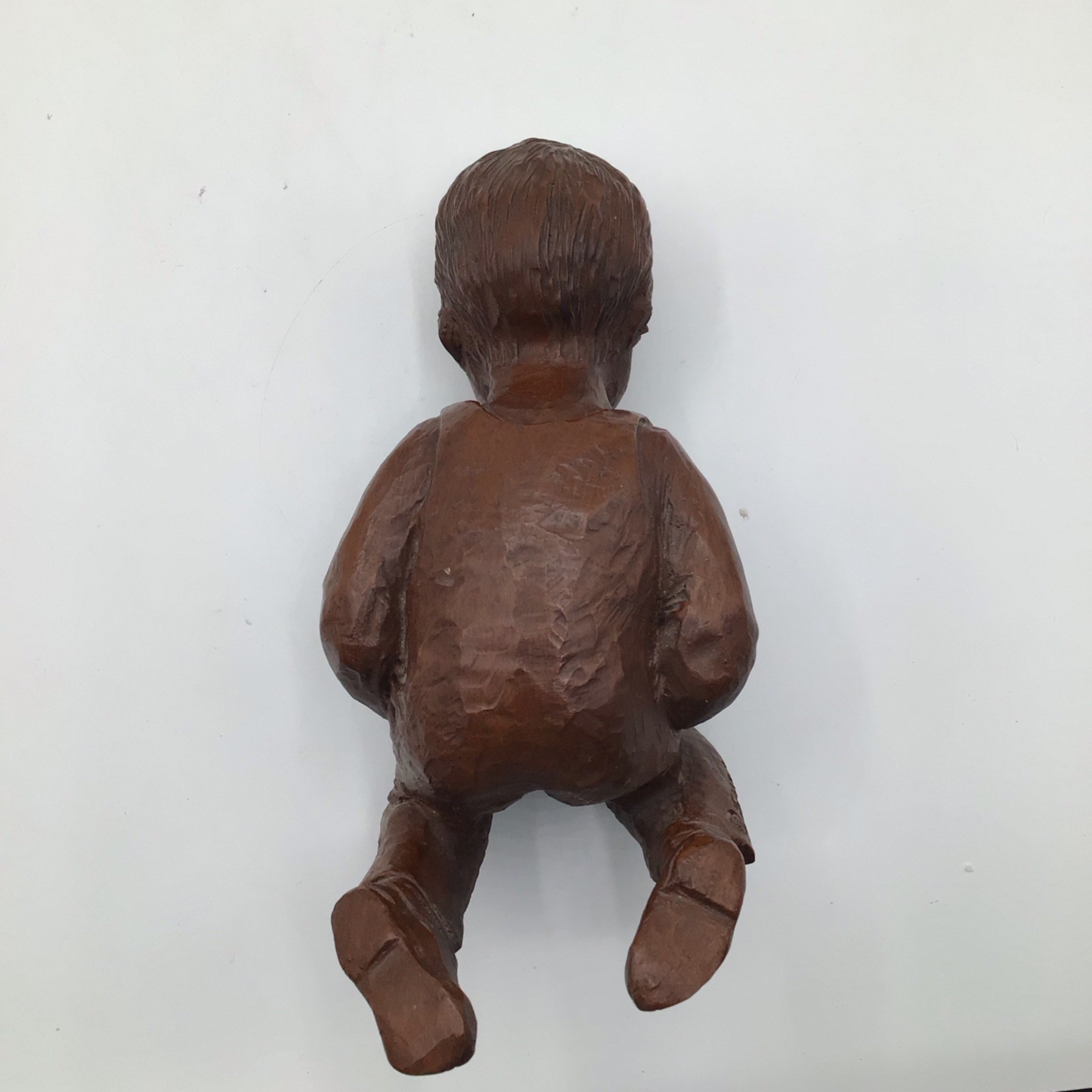 Red Mill Somerville Pecan Shell Resin Kneeling Boy In Overalls