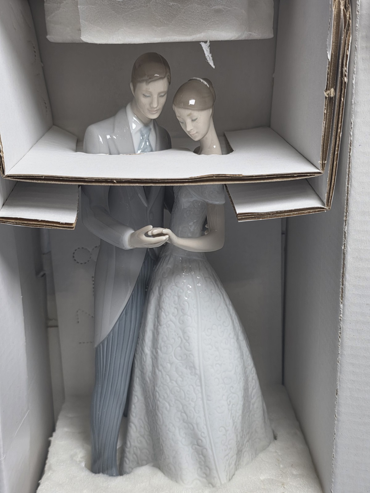 LLADRO TOGETHER FOREVER FIGURINE NEW IN BOX