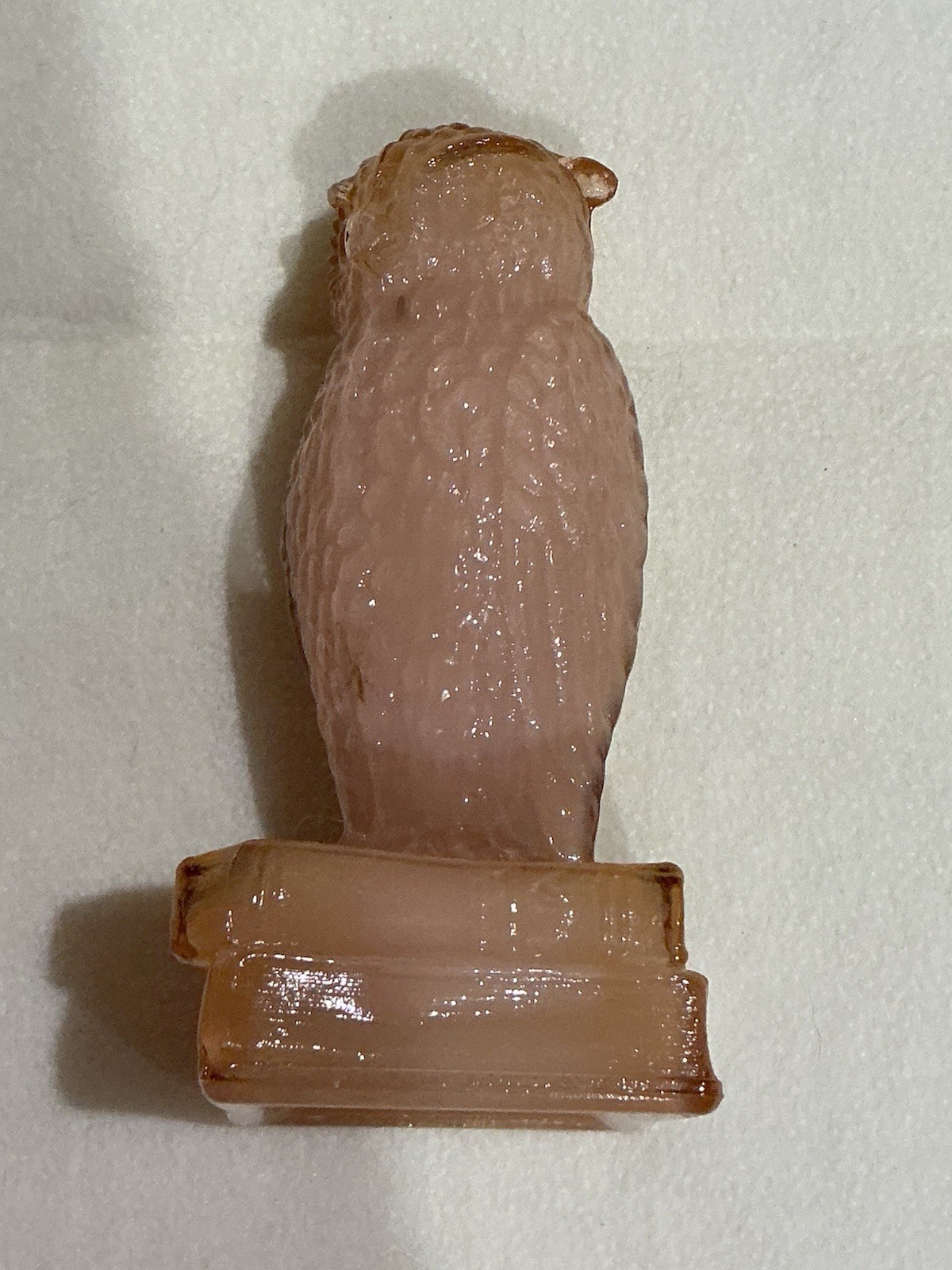 Vintage DEGENHART Glass Pale Pink Owl On Books Figurine Paperweight 3.5″ x 2”
