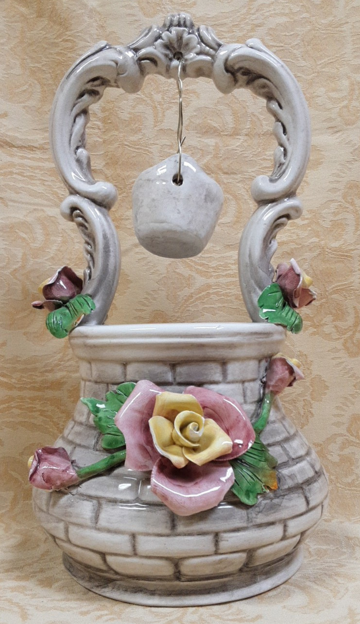 Capodimonte Wishing Well WithRoses Porcelain Made In Italy 11.75 x 6.25″ FLAWED