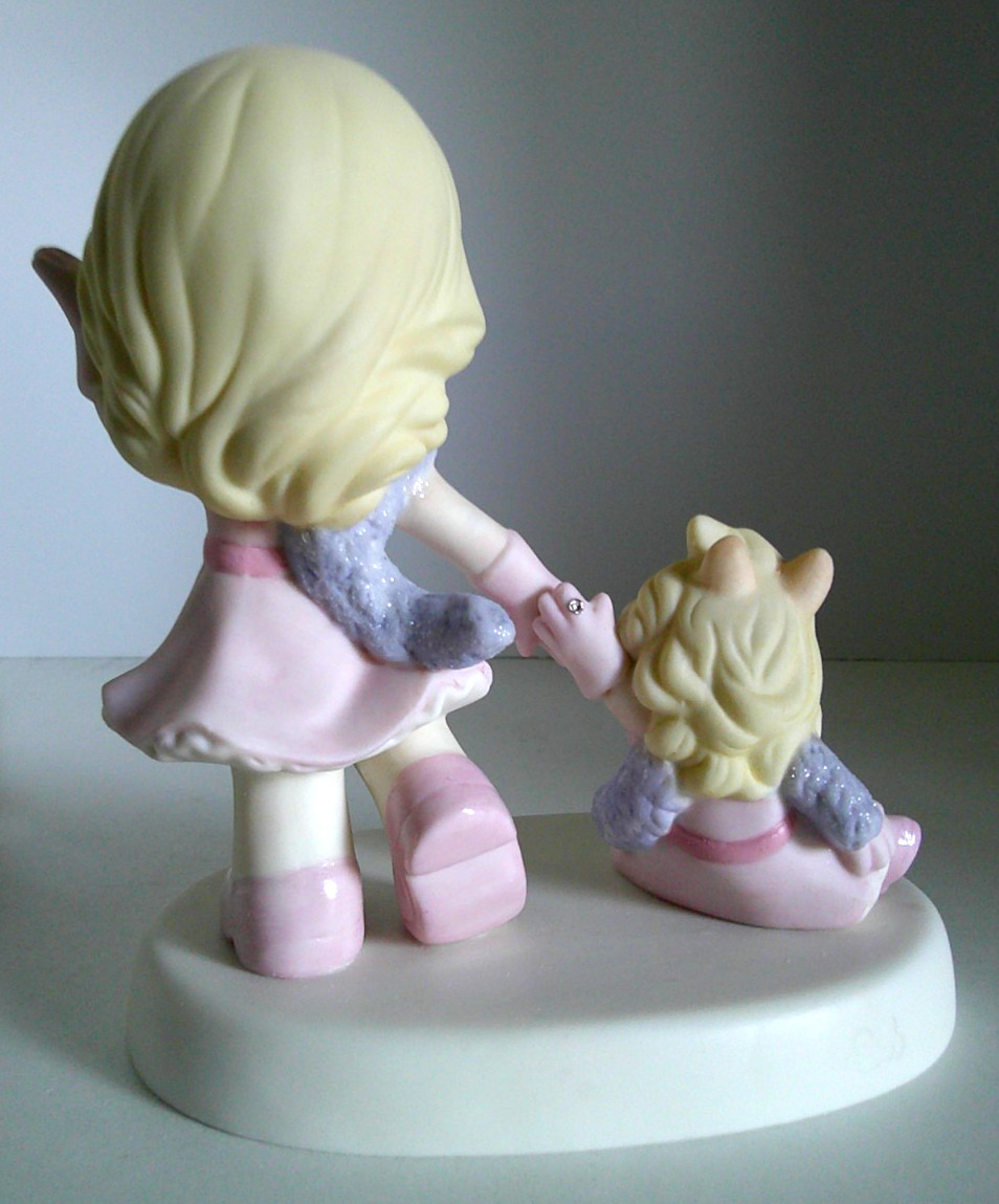 PRECIOUS MOMENTS “Our Friendship Is Fabulous” – #154014 – Disney Showcase – New