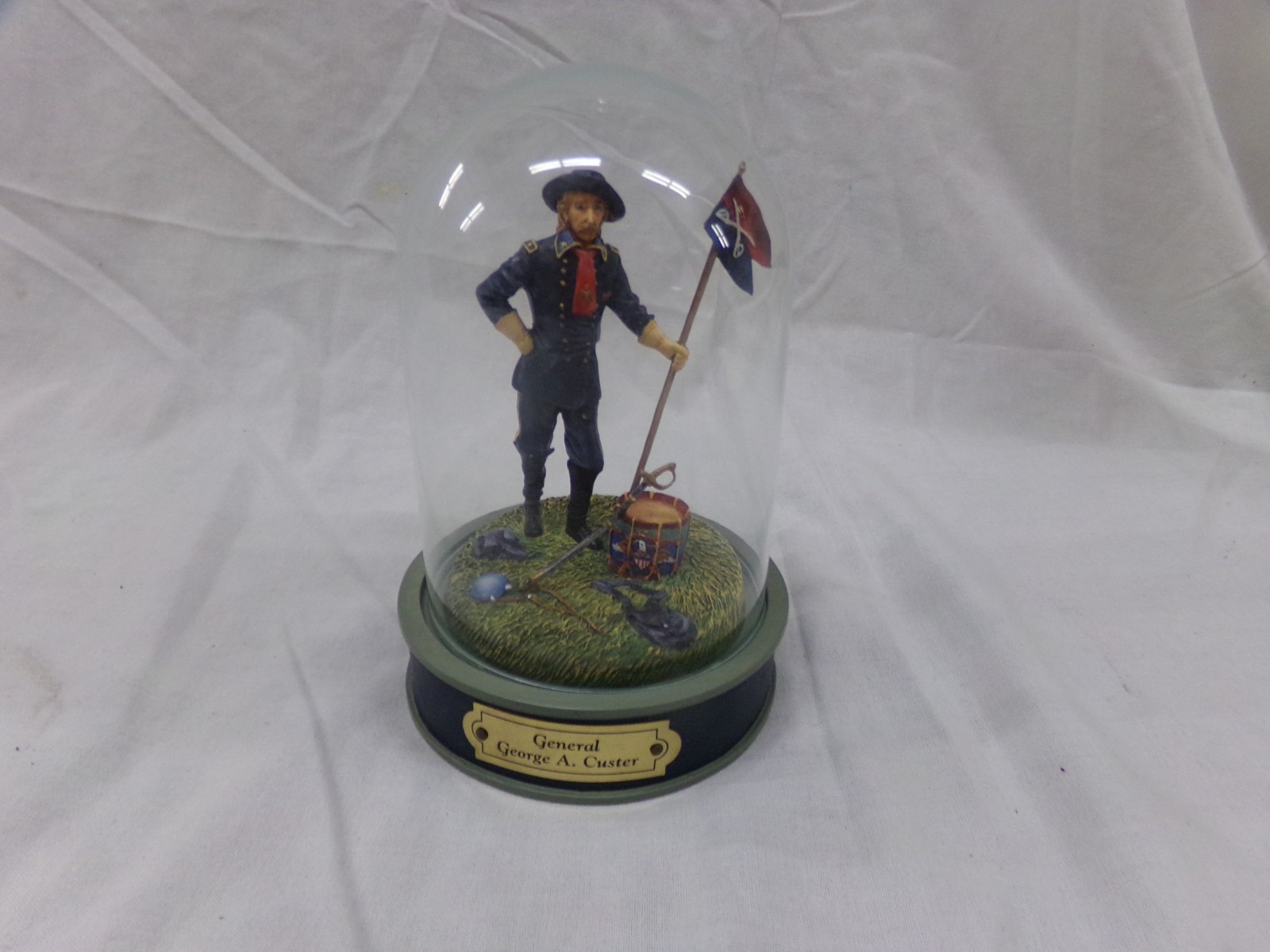 Civil War GENERAL GEORGE A CUSTER Franklin Mint Figure Hand-painted Glass Dome