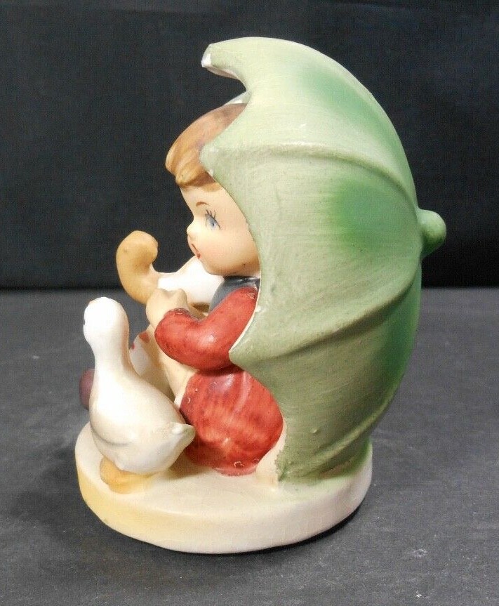 Japan Pandora Little Girl With Umbrella with Goose Hummel style Approx. 3.5″