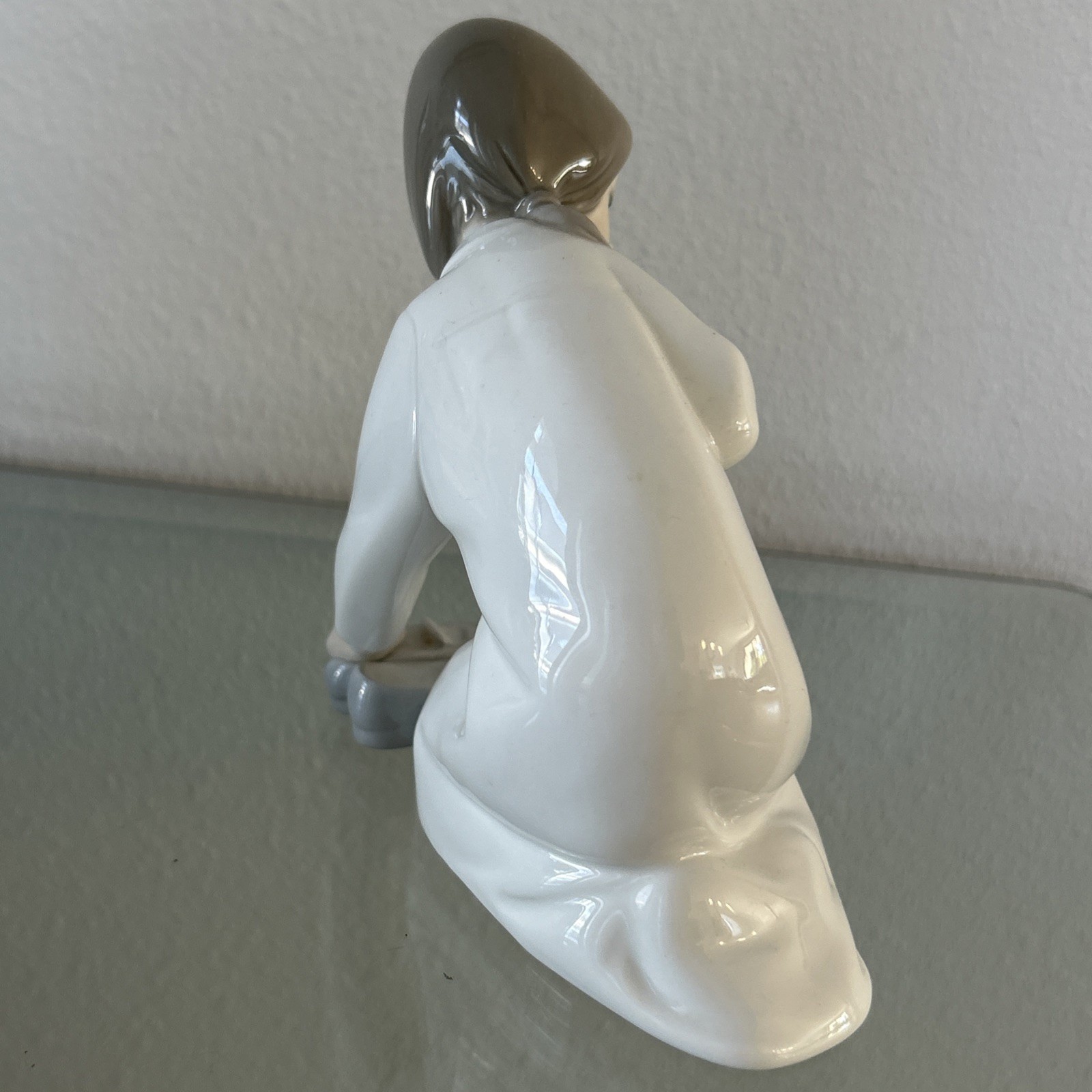Vintage LLADRO LITTLE GIRL WITH SLIPPERS 5.5 inches Tall Hand Made In Spain