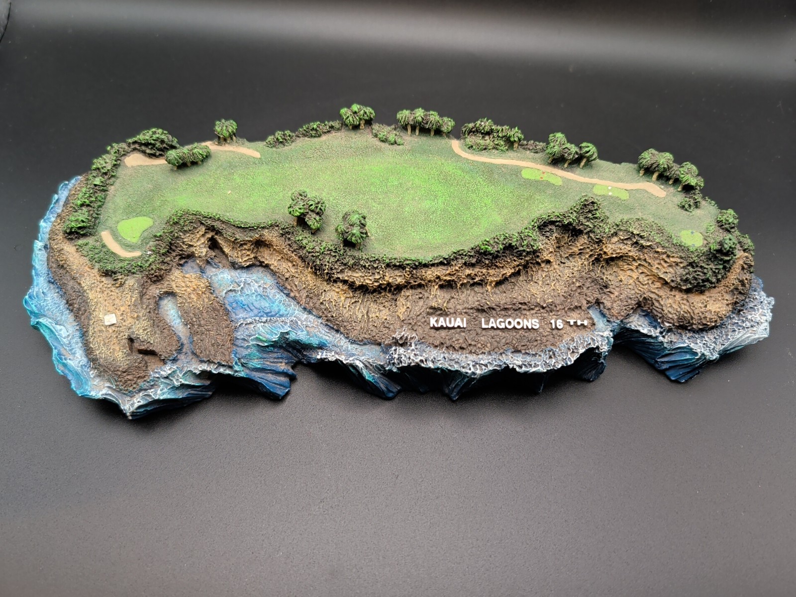 Danbury Mint Legendary Golf Holes 16th Kauai Lagoons Figurine Display